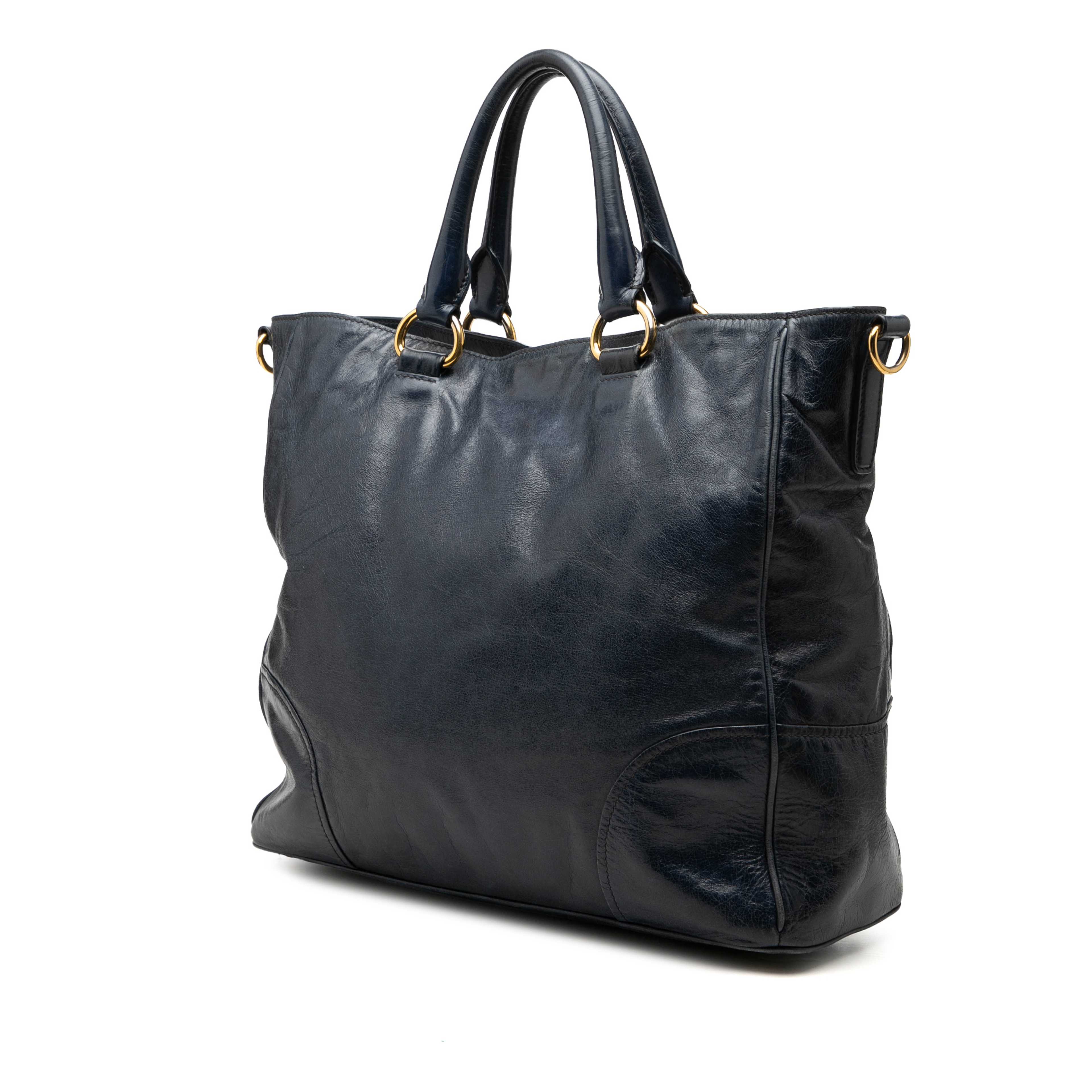 Prada Vitello Shine Open Convertible Tote, från Luxclusif, i färgen blå. Klicka för att öppna bilden i stort format