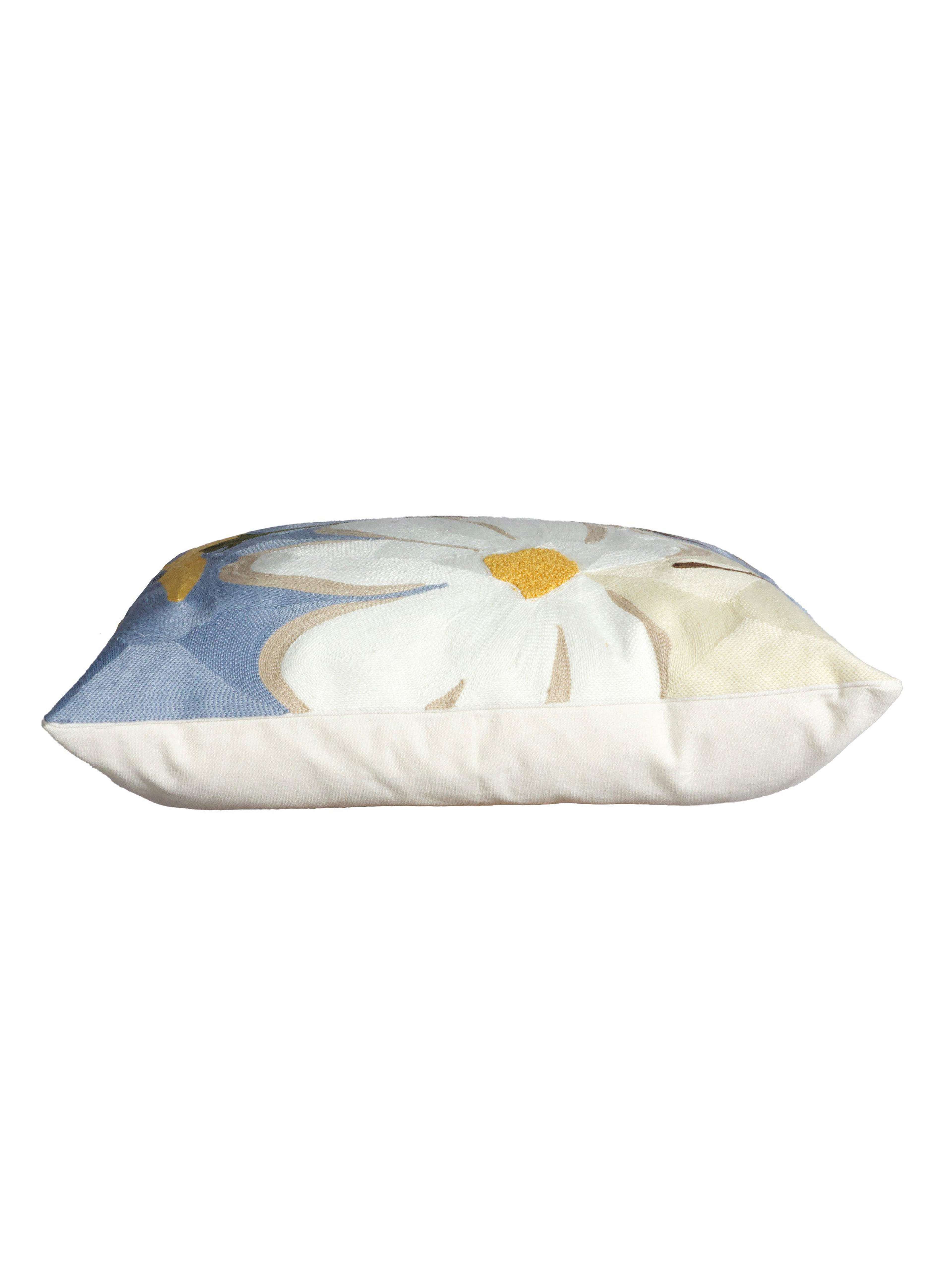 Signe Kuddfodral, från Svanefors, i färgen denim. Klicka för att öppna bilden i stort format