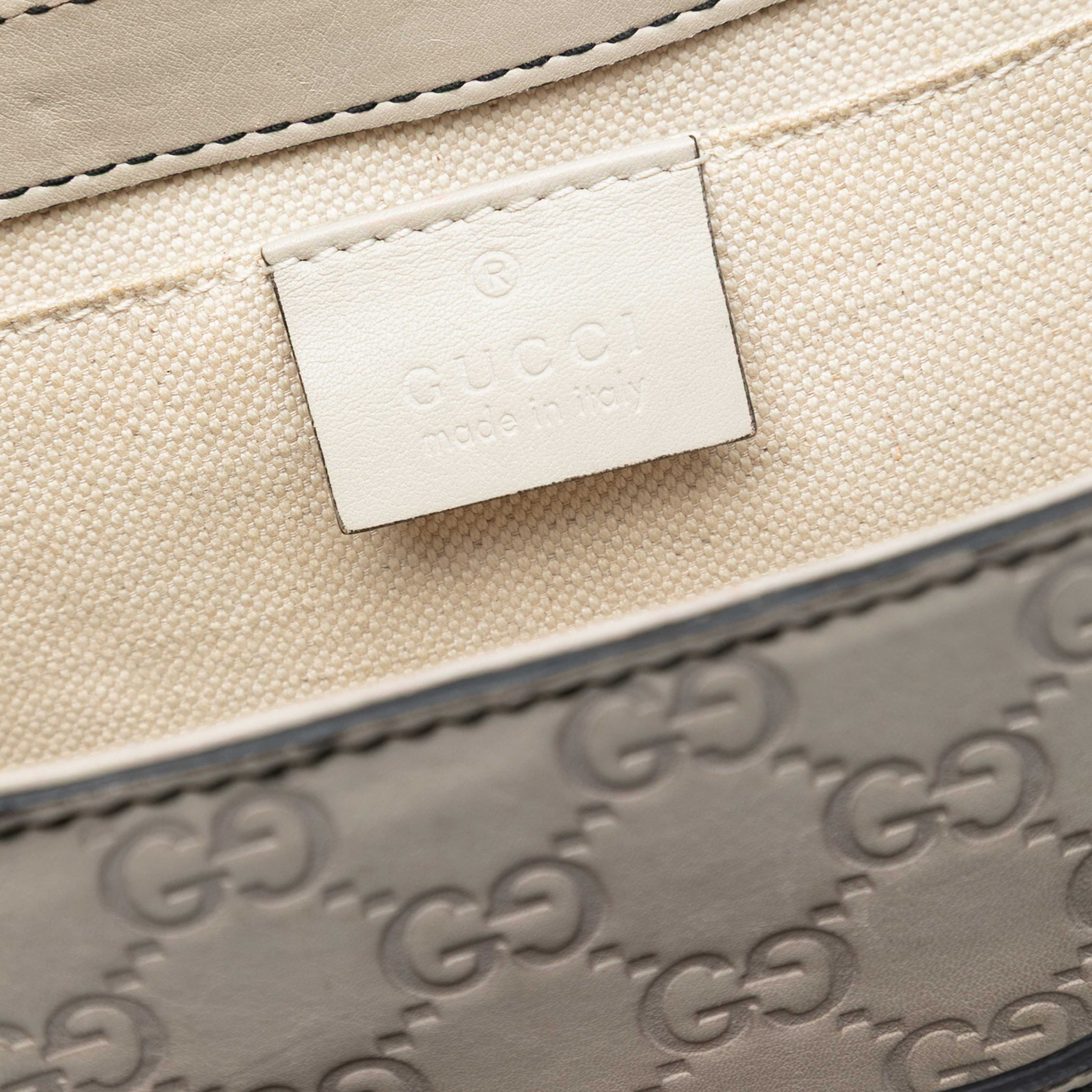 Gucci Medium Guccissima Emily Shoulder Bag, från Luxclusif, i färgen off white. Klicka för att öppna bilden i stort format