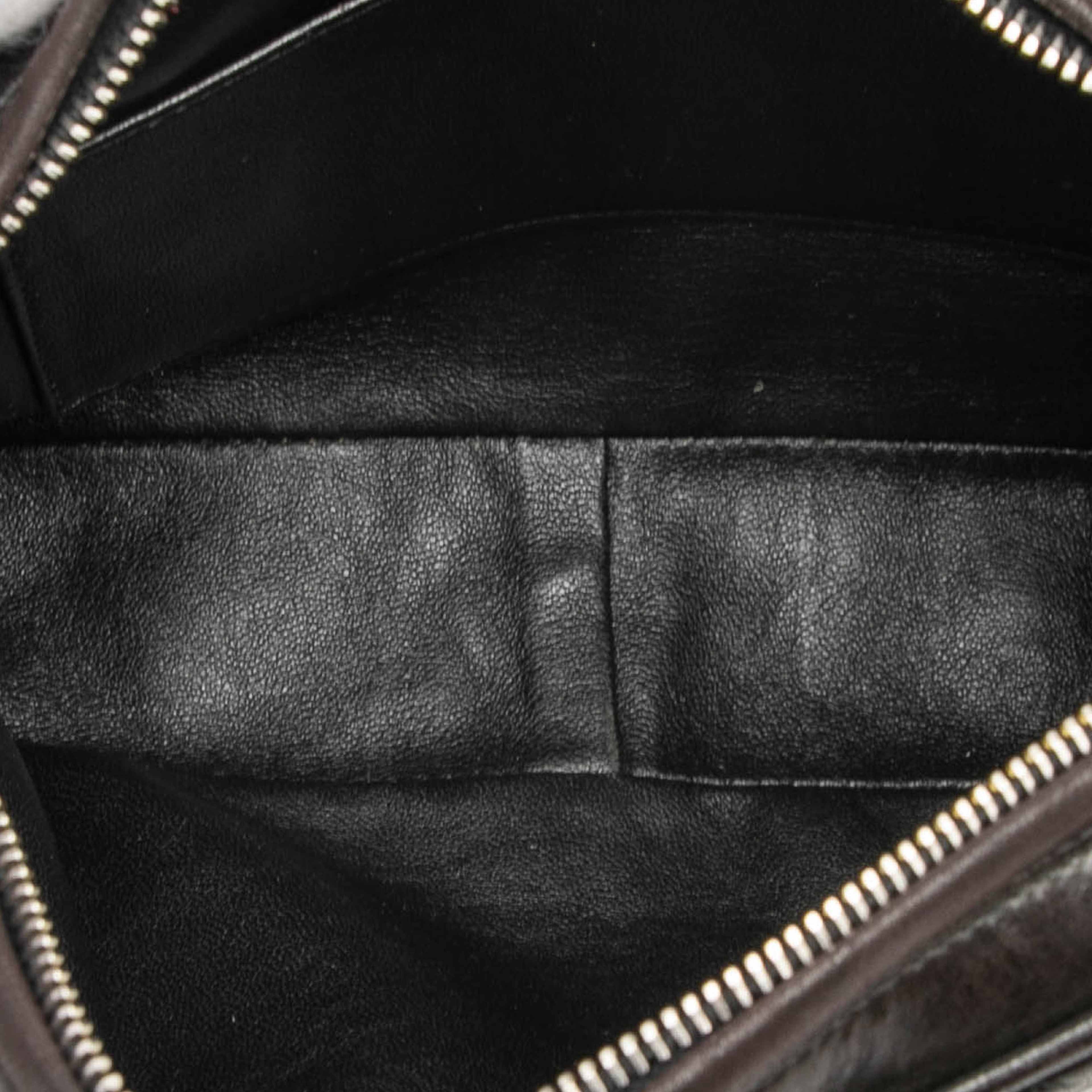 Chanel Cc Quilted Lambskin Tassel Camera Bag, från Luxclusif, i färgen dark brown. Klicka för att öppna bilden i stort format