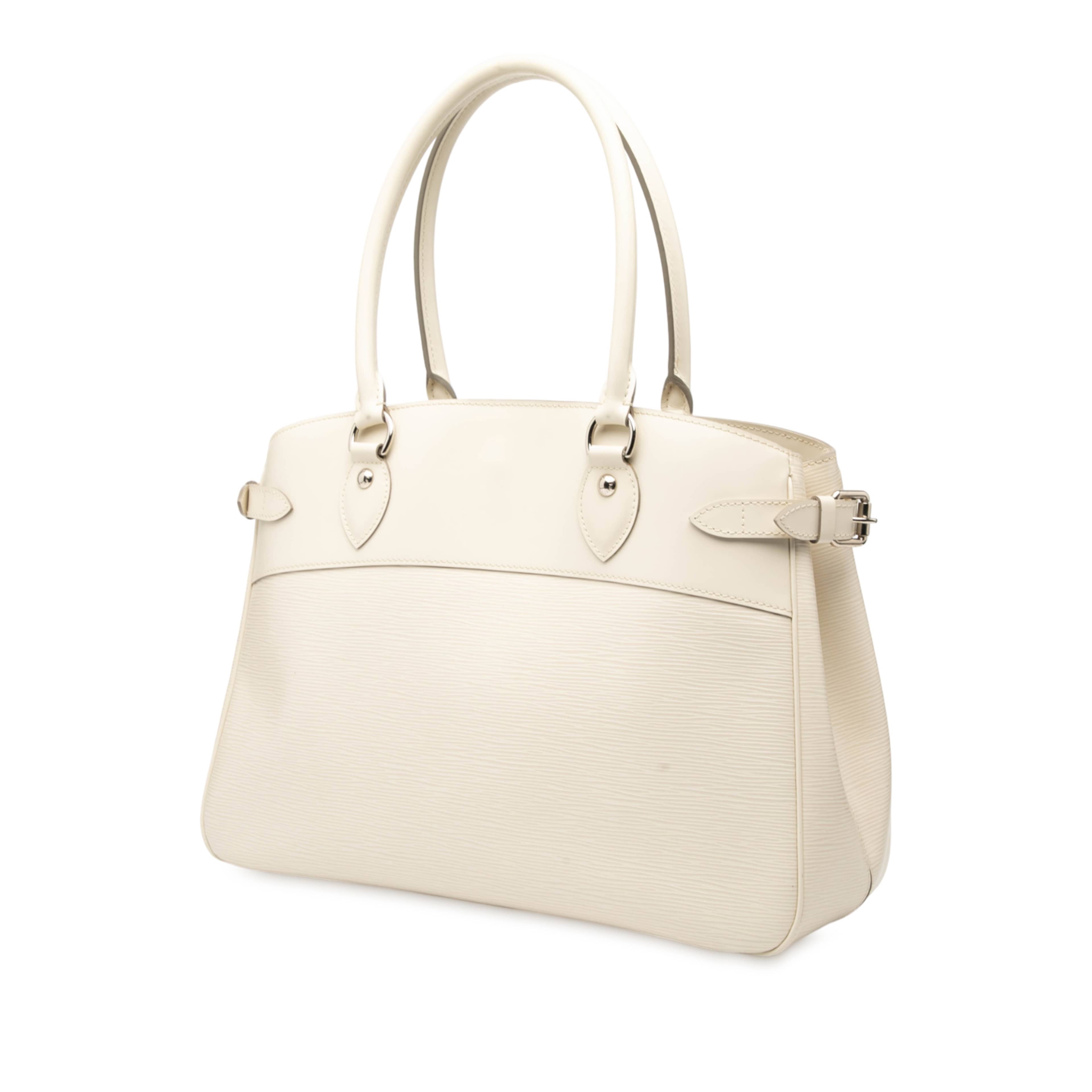 Louis Vuitton Epi Passy Gm, från Luxclusif, i färgen white. Klicka för att öppna bilden i stort format