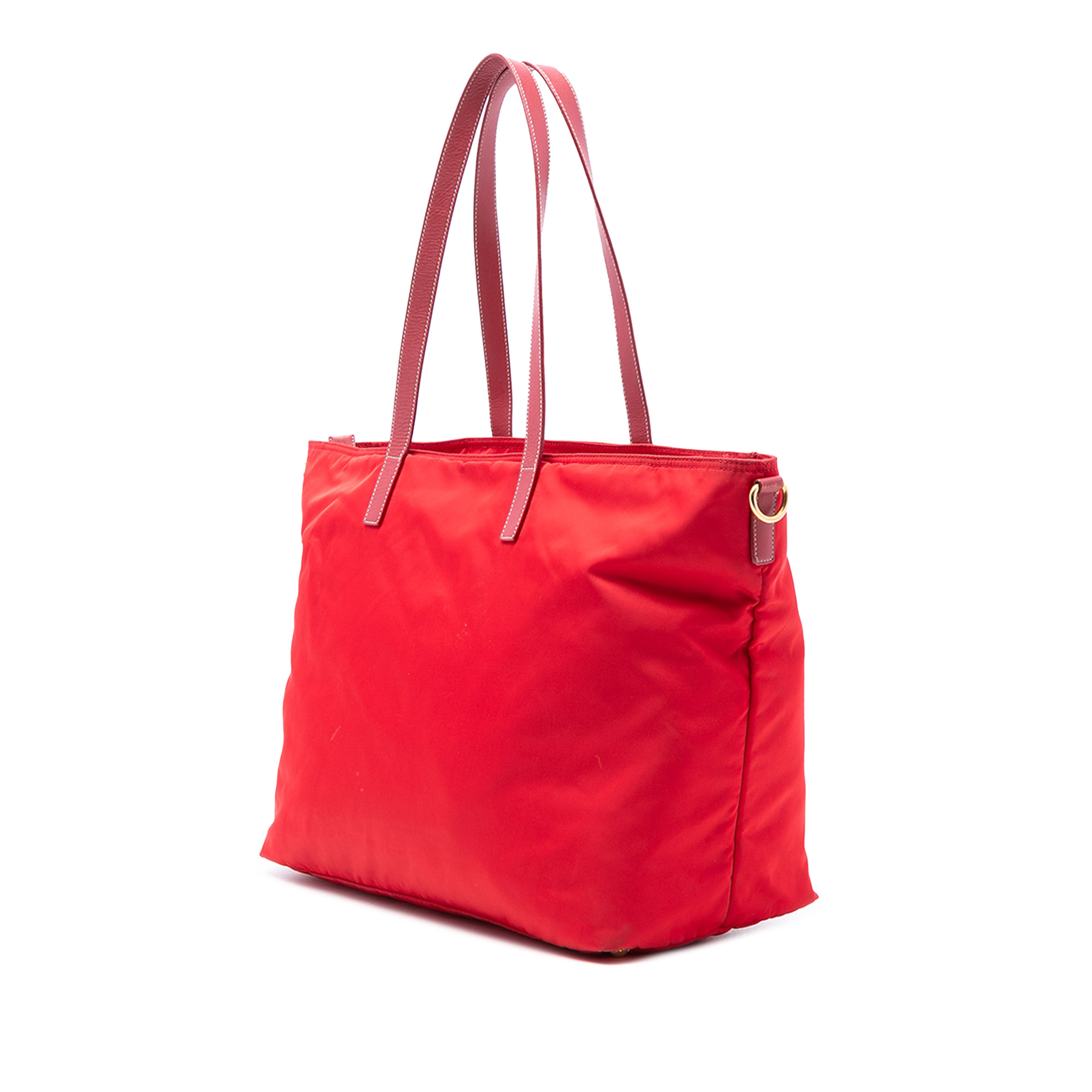 Prada Tessuto Satchel, från Luxclusif, i färgen red. Klicka för att öppna bilden i stort format