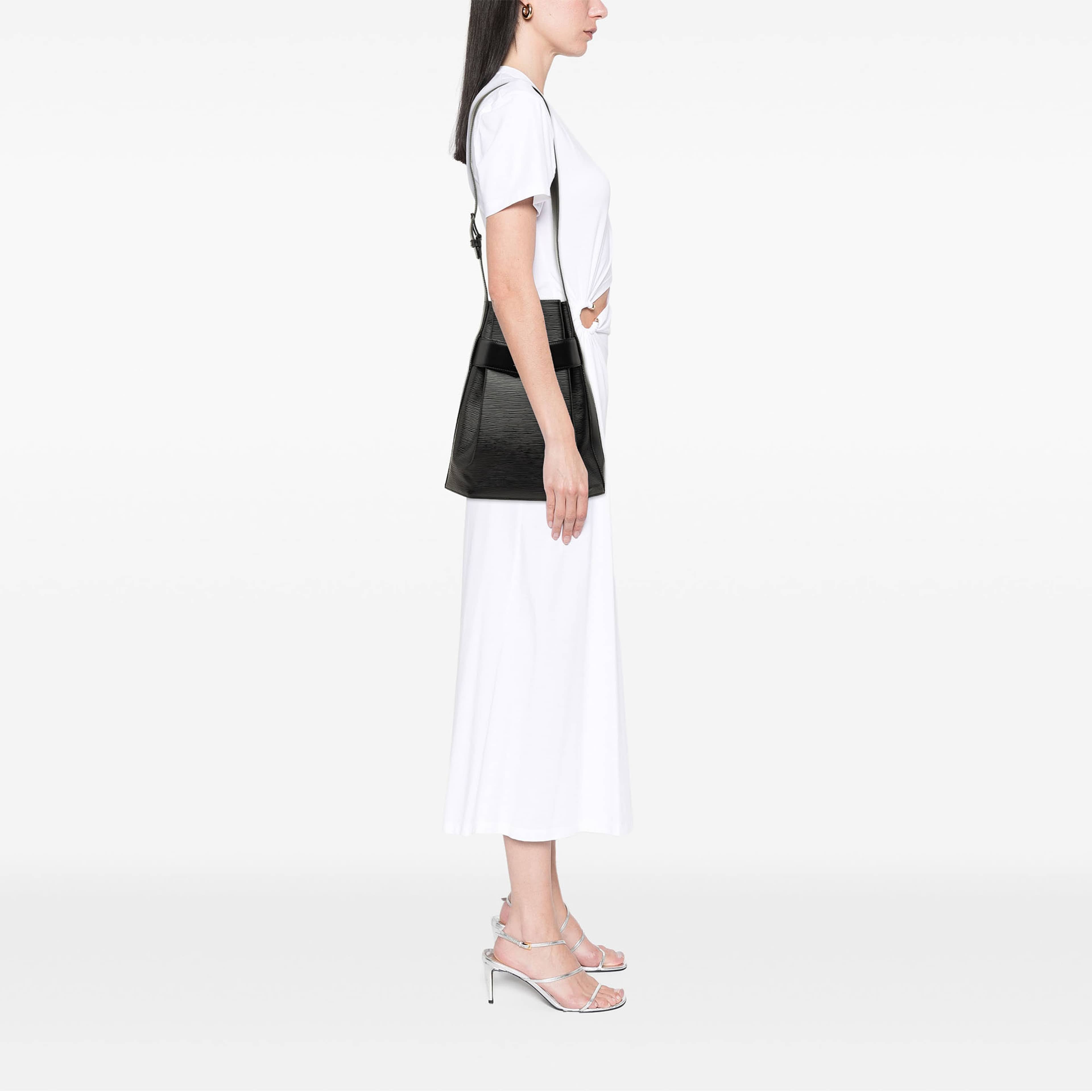 Louis Vuitton Epi Sac D Epaule Gm, från Luxclusif, i färgen svart. Klicka för att öppna bilden i stort format
