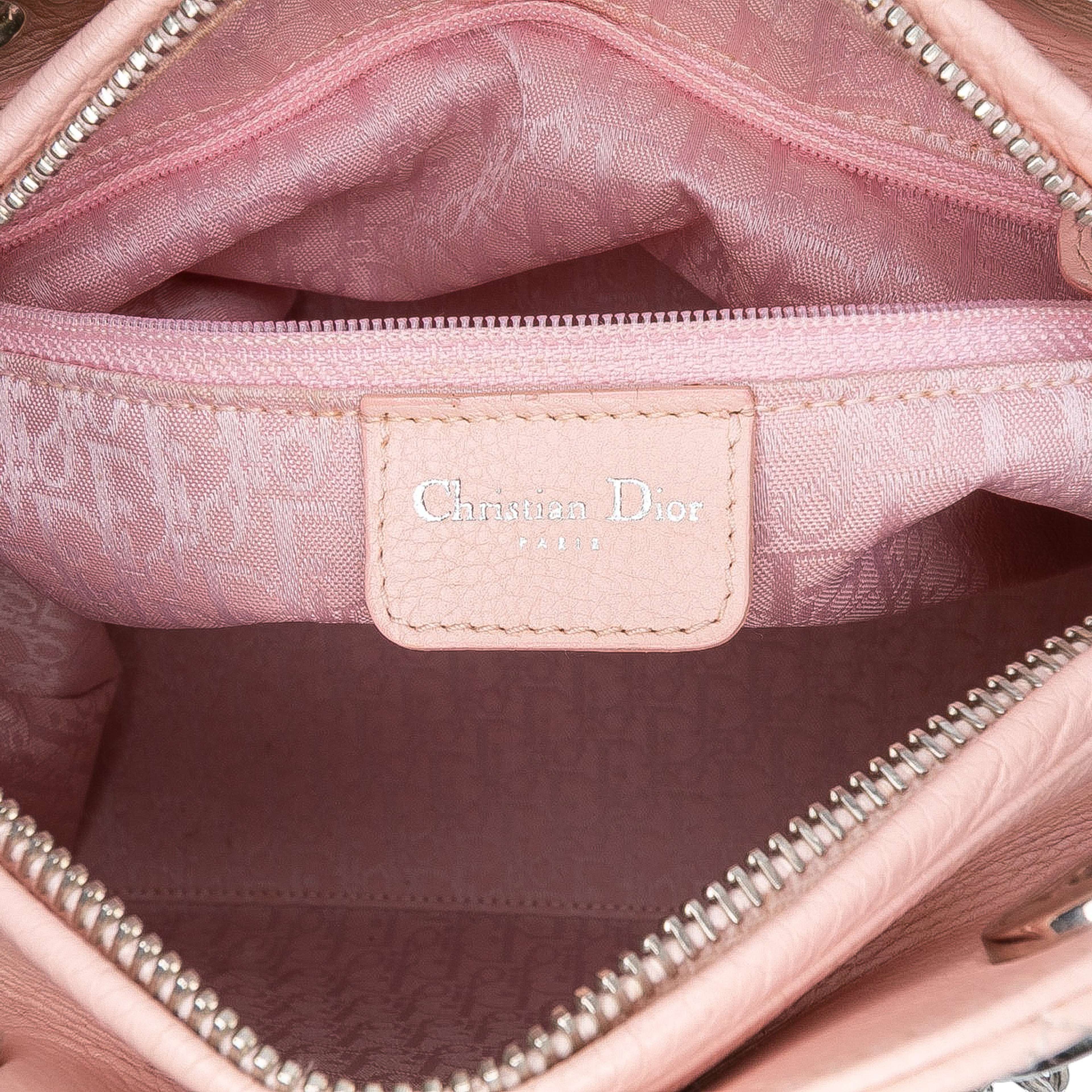 Dior Medium Calfskin Cannage Stitched Lady Dior, från Luxclusif, i färgen light pink. Klicka för att öppna bilden i stort format