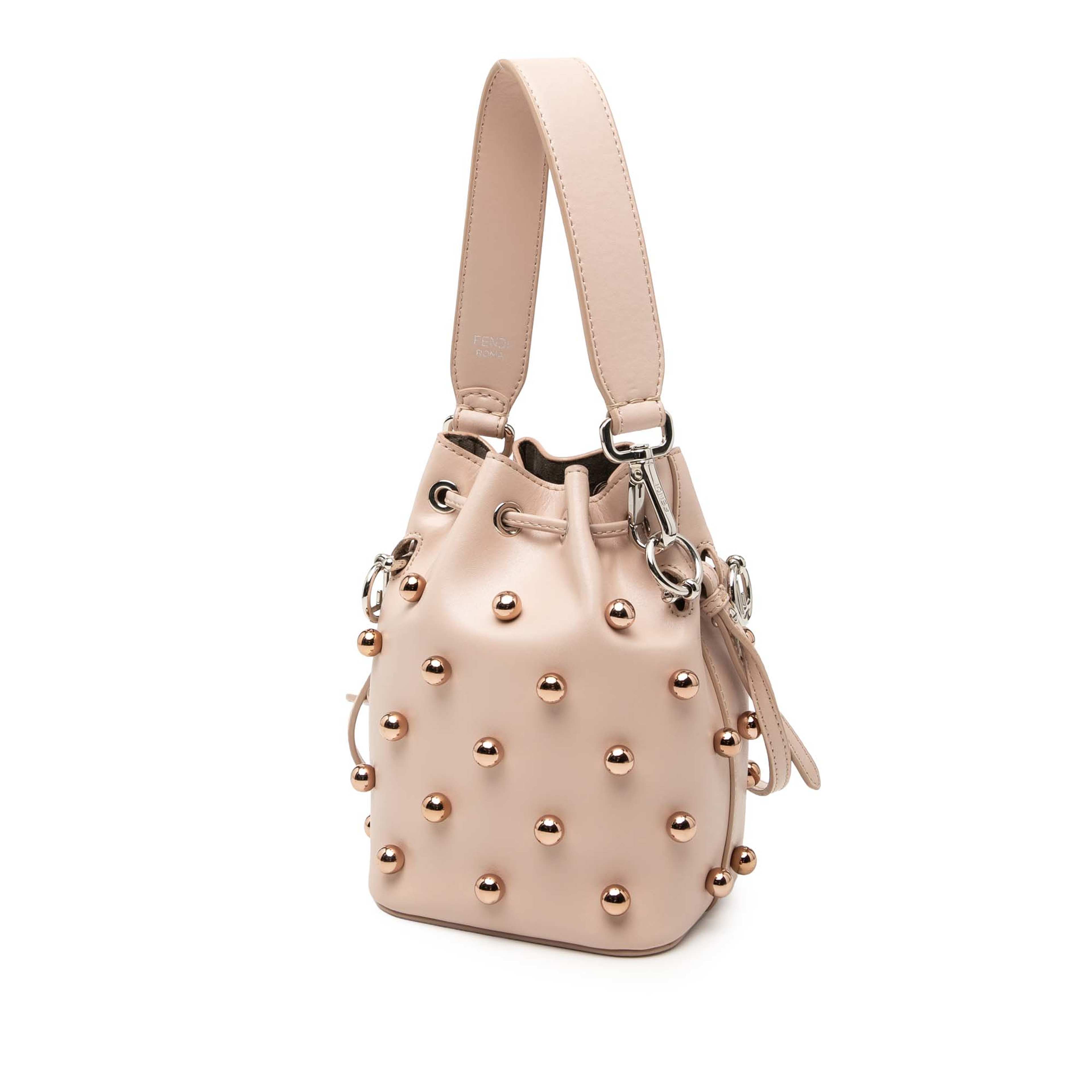 Fendi Mini Studded Calfskin Mon Tresor Bucket Bag, från Luxclusif, i färgen light pink. Klicka för att öppna bilden i stort format