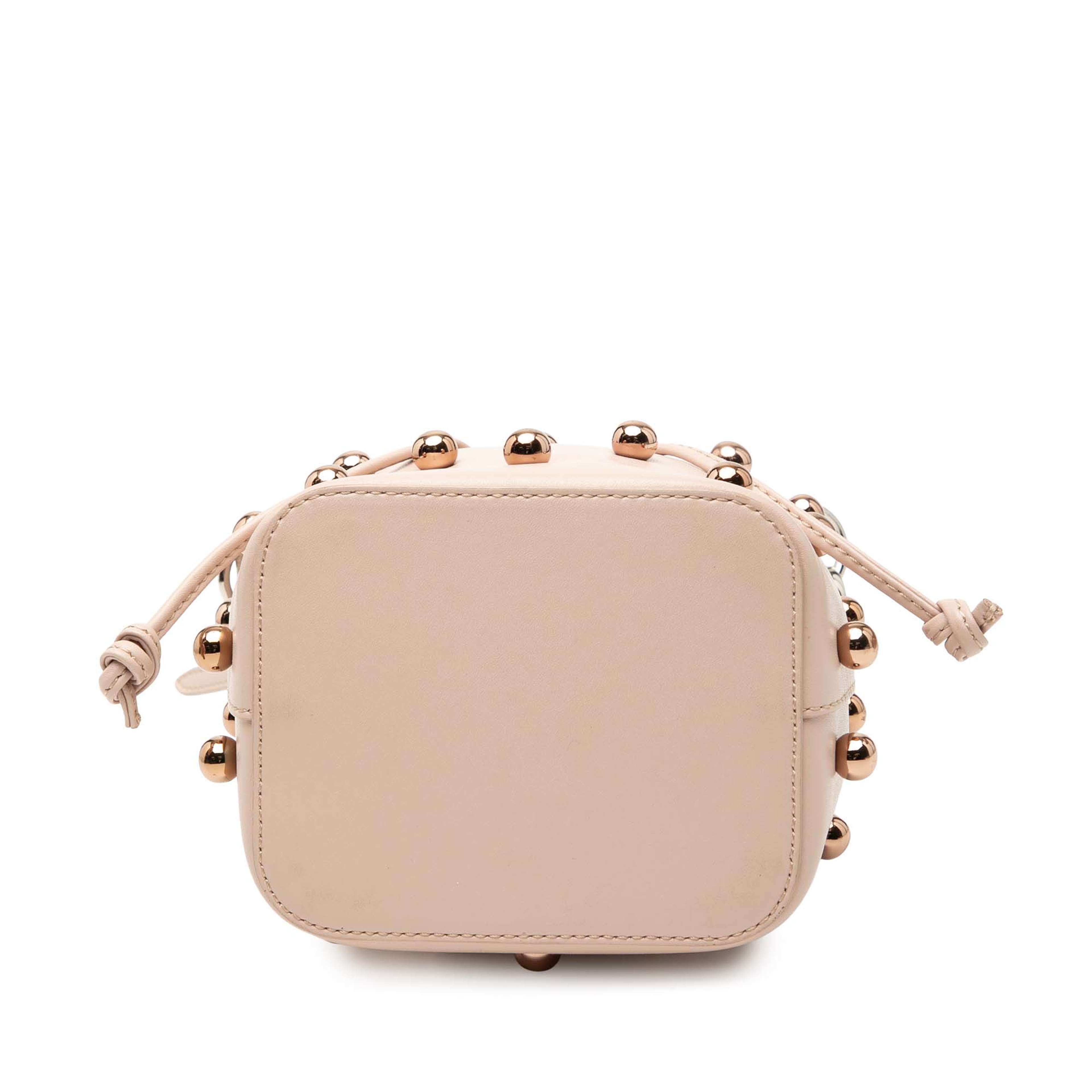 Fendi Mini Studded Calfskin Mon Tresor Bucket Bag, från Luxclusif, i färgen light pink. Klicka för att öppna bilden i stort format