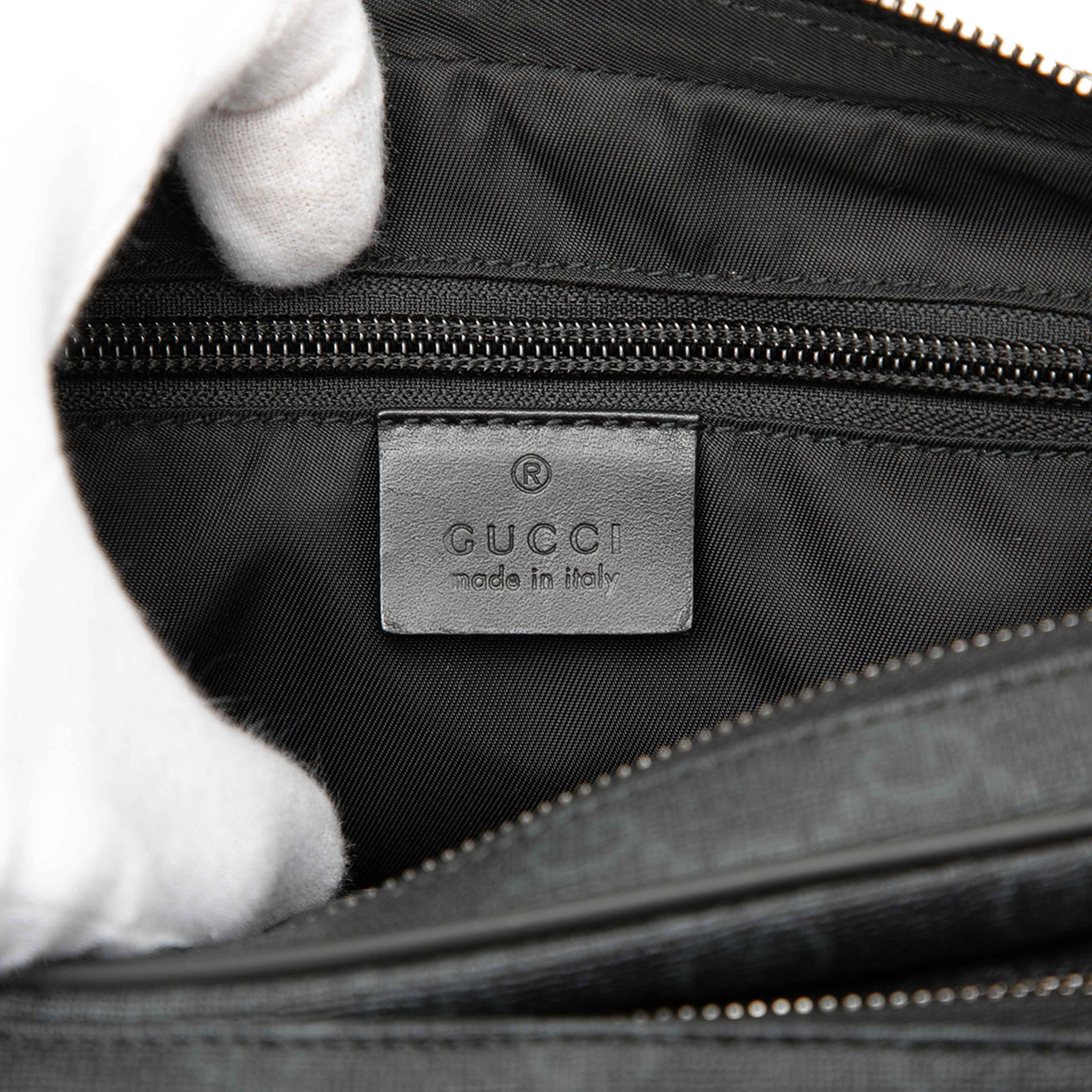 Gucci Gg Supreme Clutch, från Luxclusif, i färgen black. Klicka för att öppna bilden i stort format