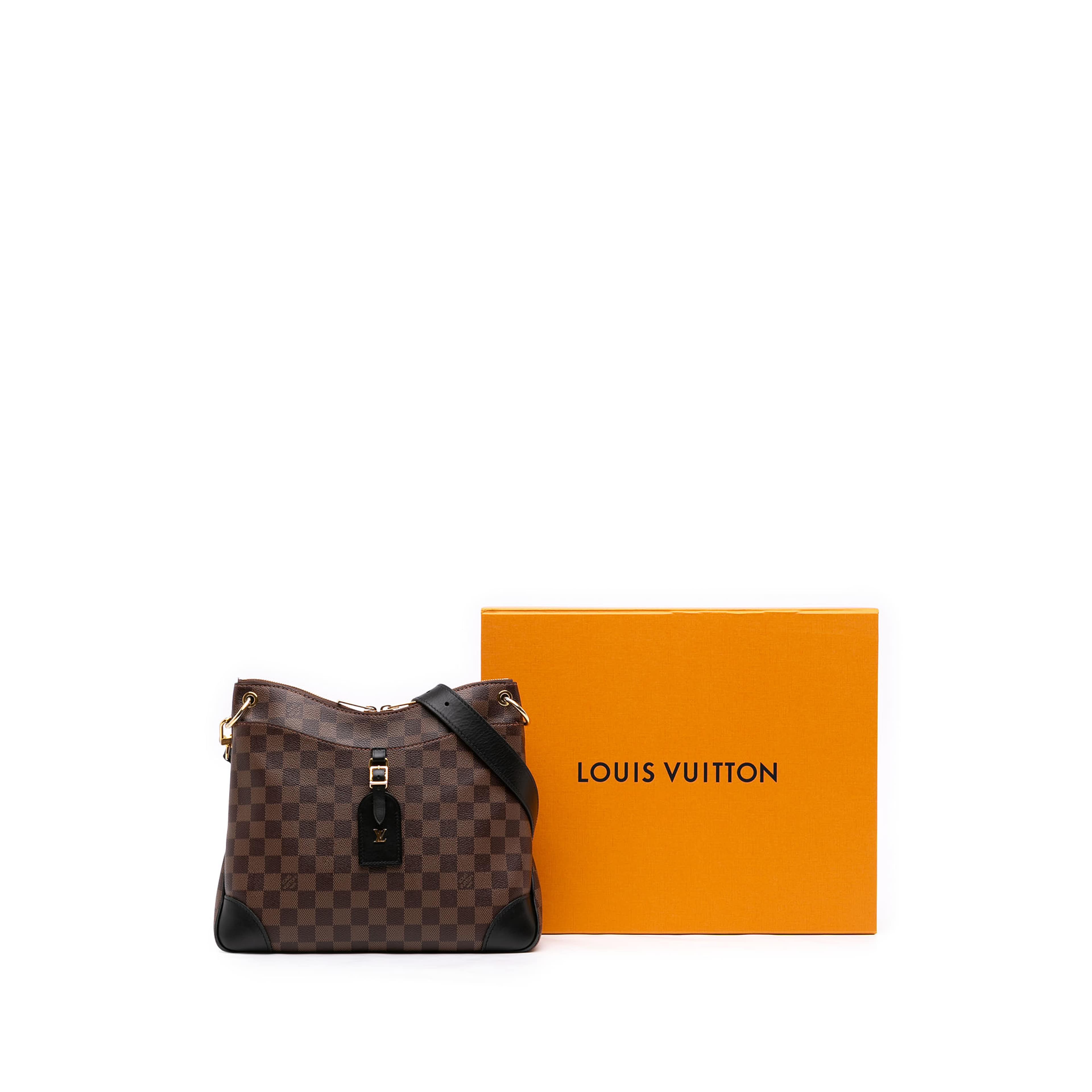 Louis Vuitton Damier Ebene Odeon Mm, från Luxclusif, i färgen brun. Klicka för att öppna bilden i stort format