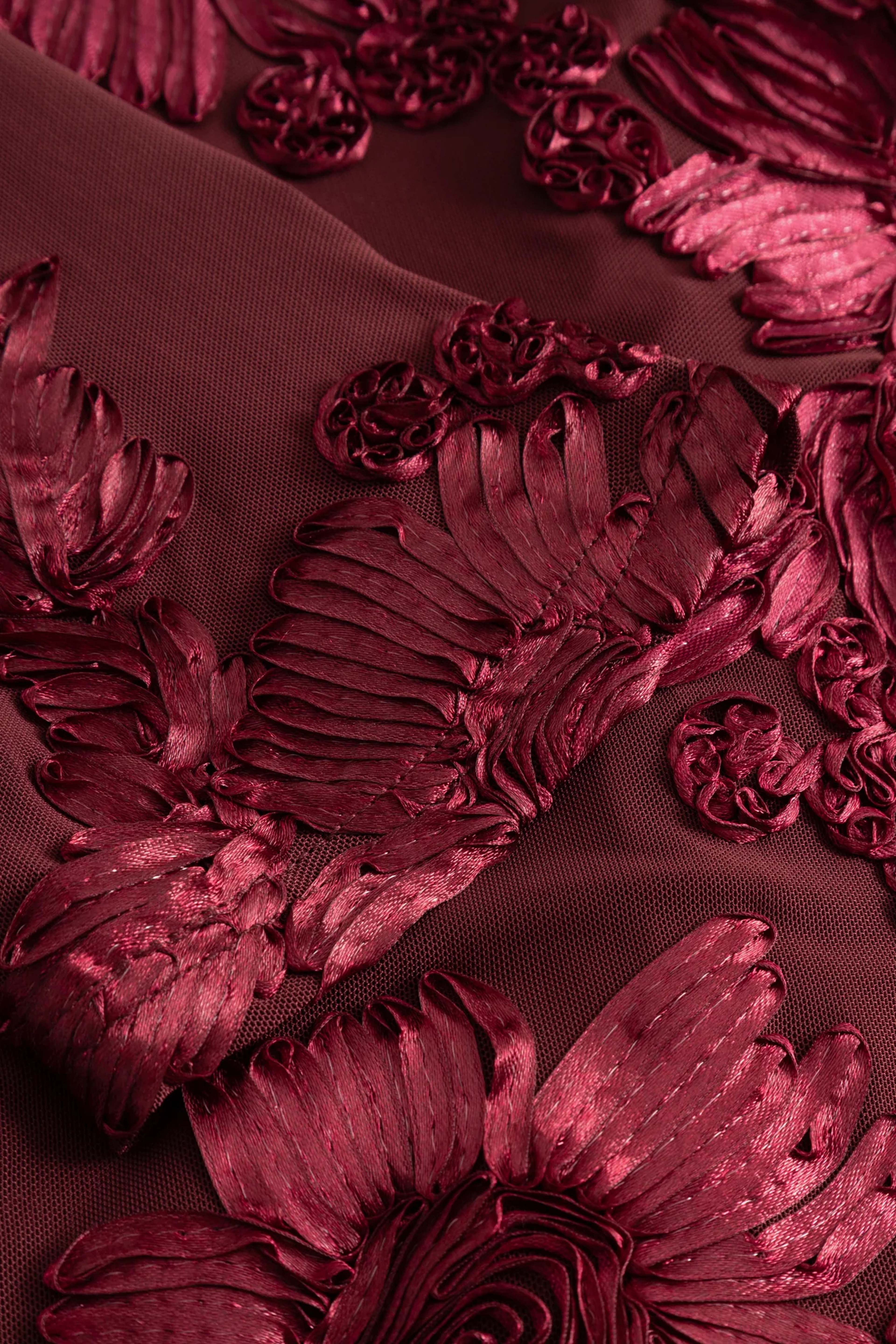 Lavinia Dress - Winetasting, från Noella, i färgen winetasting. Klicka för att öppna bilden i stort format