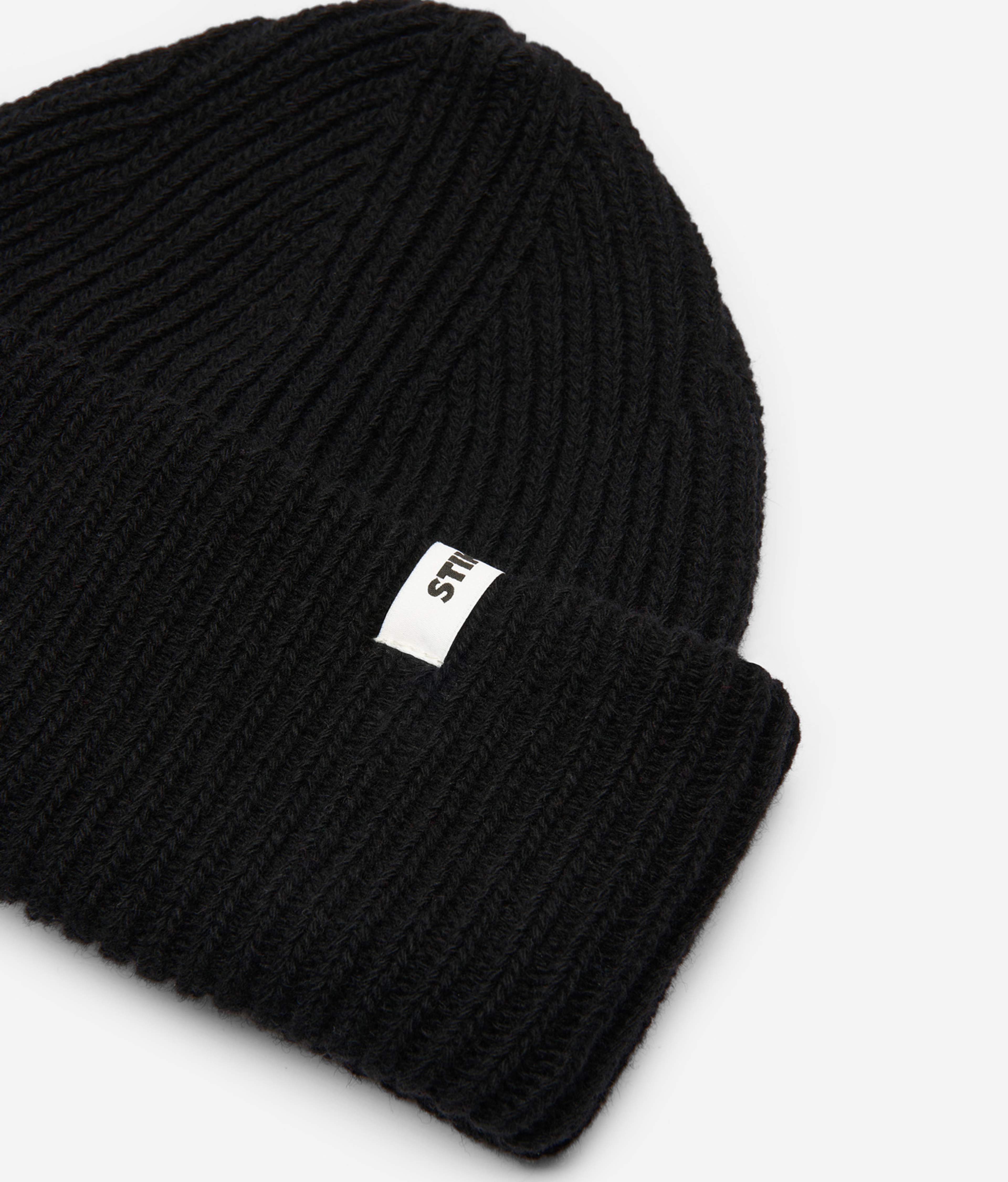 Beanie 01 Rewool Chunky Fit, från Stiksen, i färgen black.
