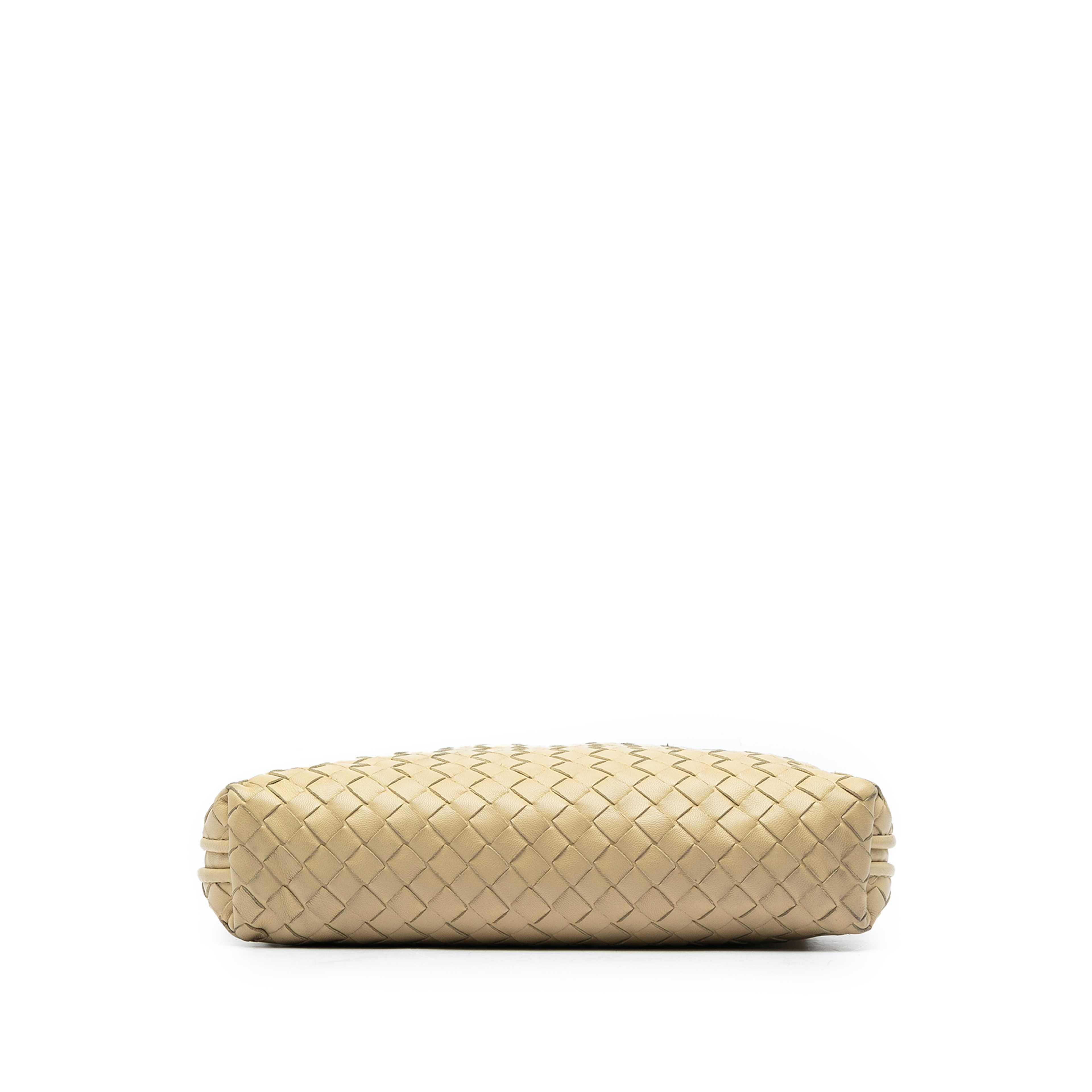 Bottega Veneta Nappa Intrecciato Nodini Crossbody, från Luxclusif, i färgen gul. Klicka för att öppna bilden i stort format