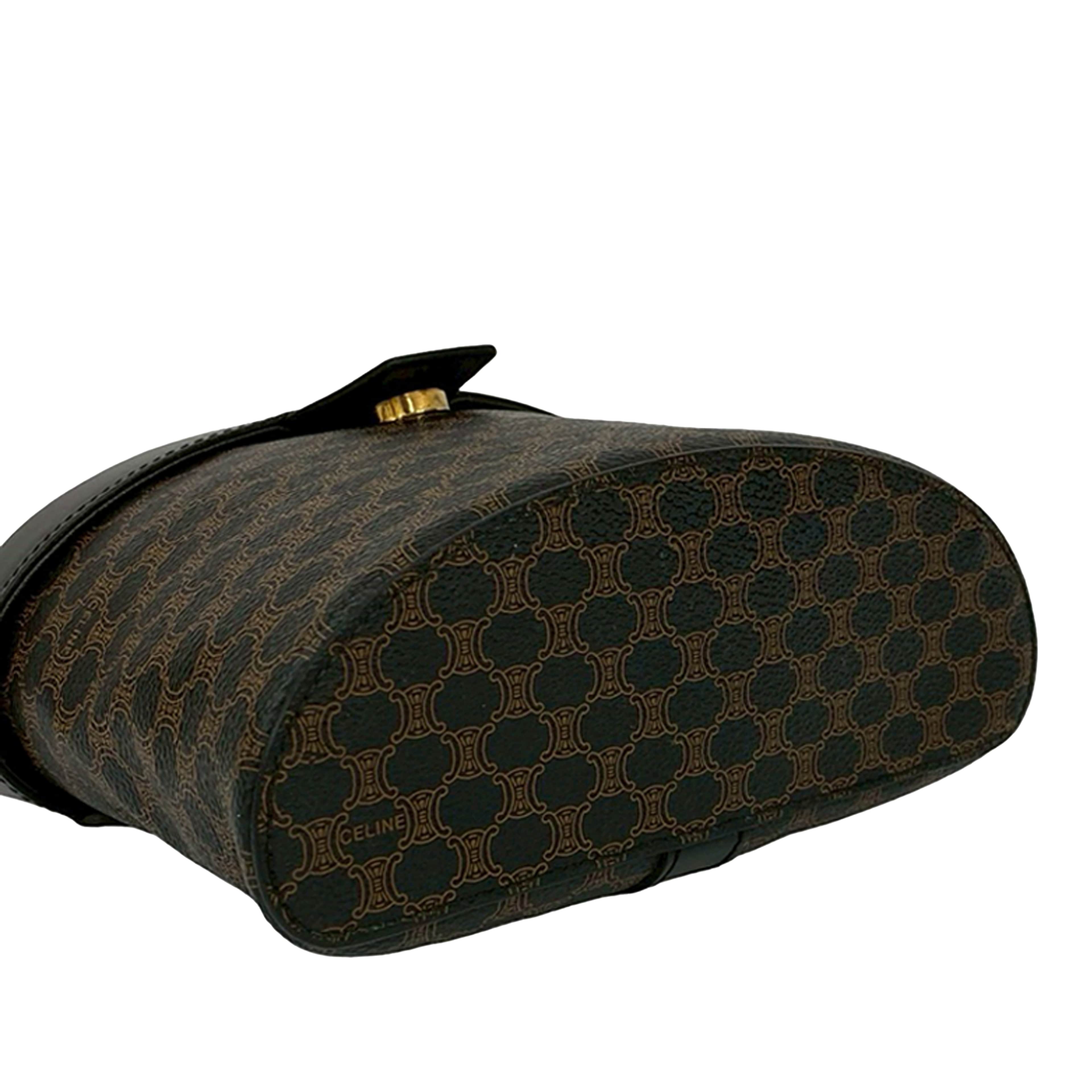 Celine Macadam Coated Canvas Vanity Bag, från Luxclusif, i färgen black. Klicka för att öppna bilden i stort format