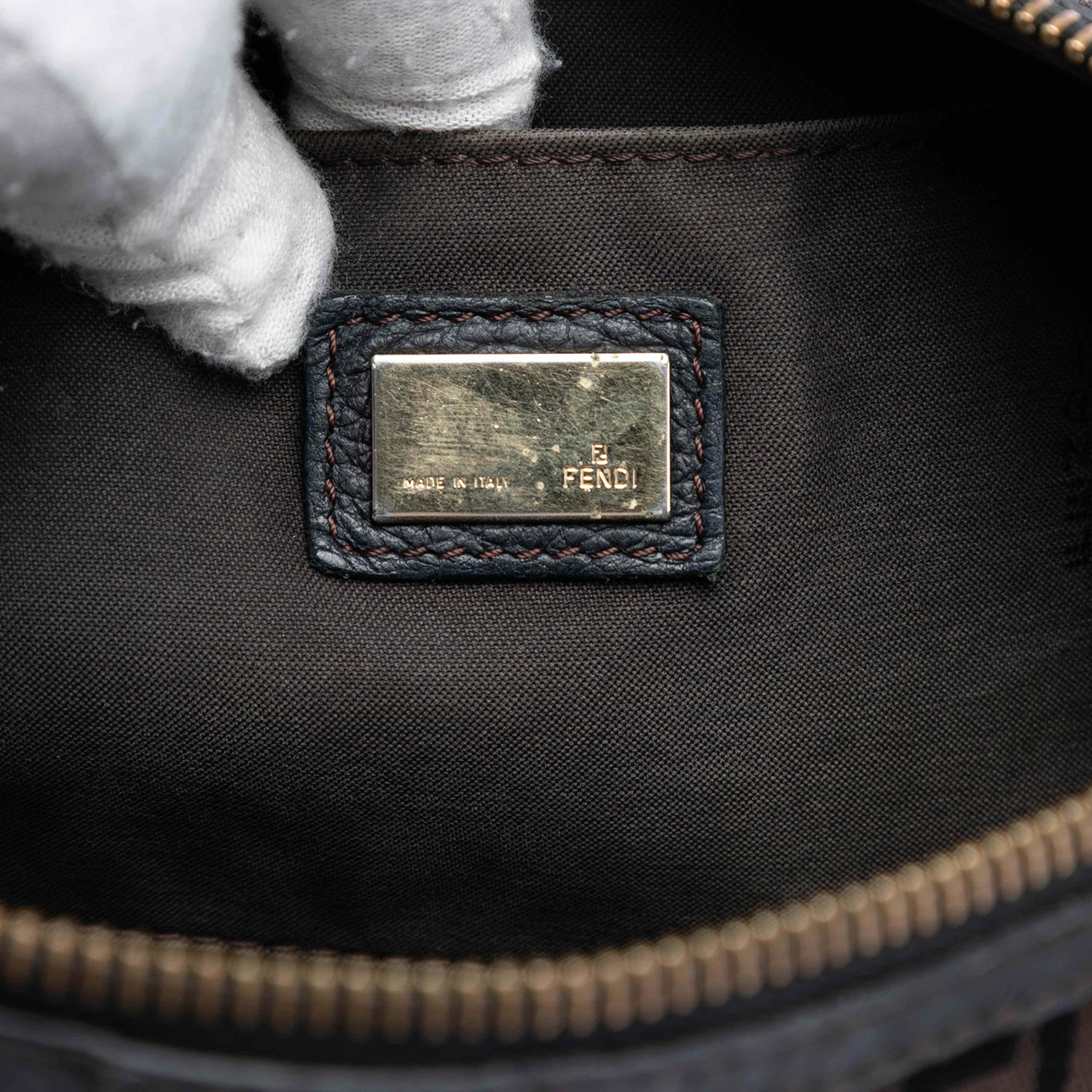 Fendi Zucchino Canvas F Charm Crossbody, från Luxclusif, i färgen dark brown. Klicka för att öppna bilden i stort format