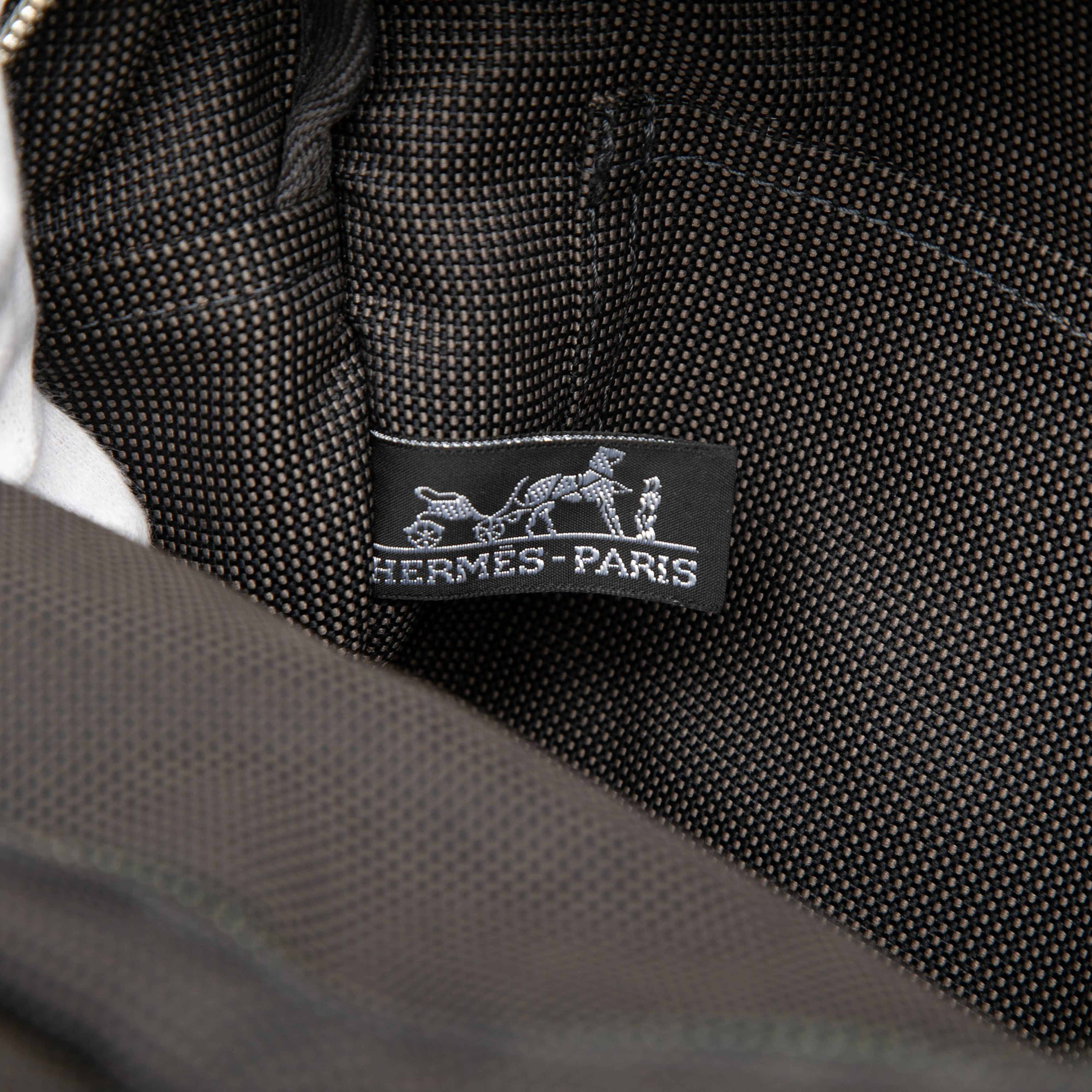 Hermès Canvas Herline Backpack Mm, från Luxclusif, i färgen gray. Klicka för att öppna bilden i stort format