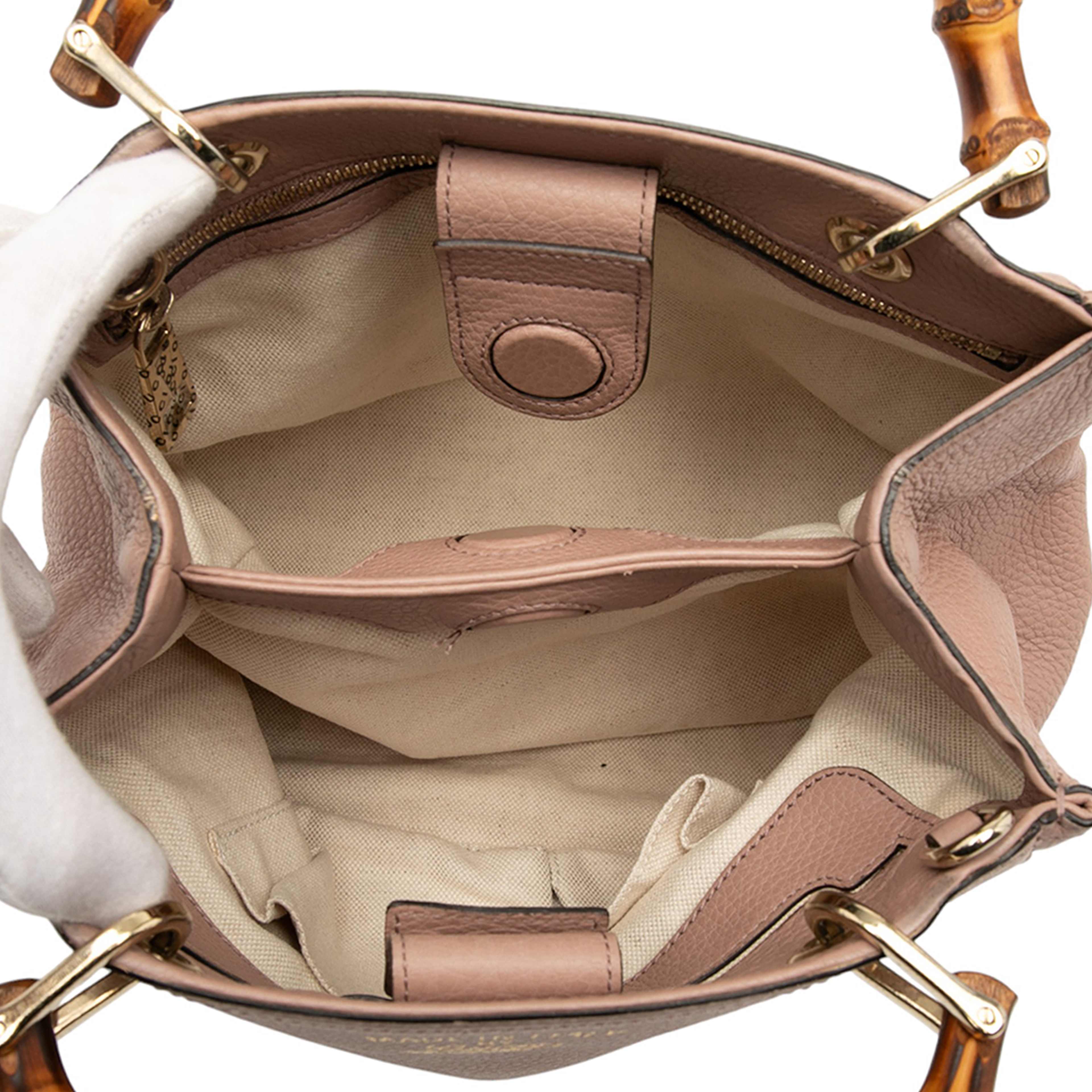 Gucci Small Calfskin Bamboo Shopper Satchel, från Luxclusif, i färgen pink. Klicka för att öppna bilden i stort format