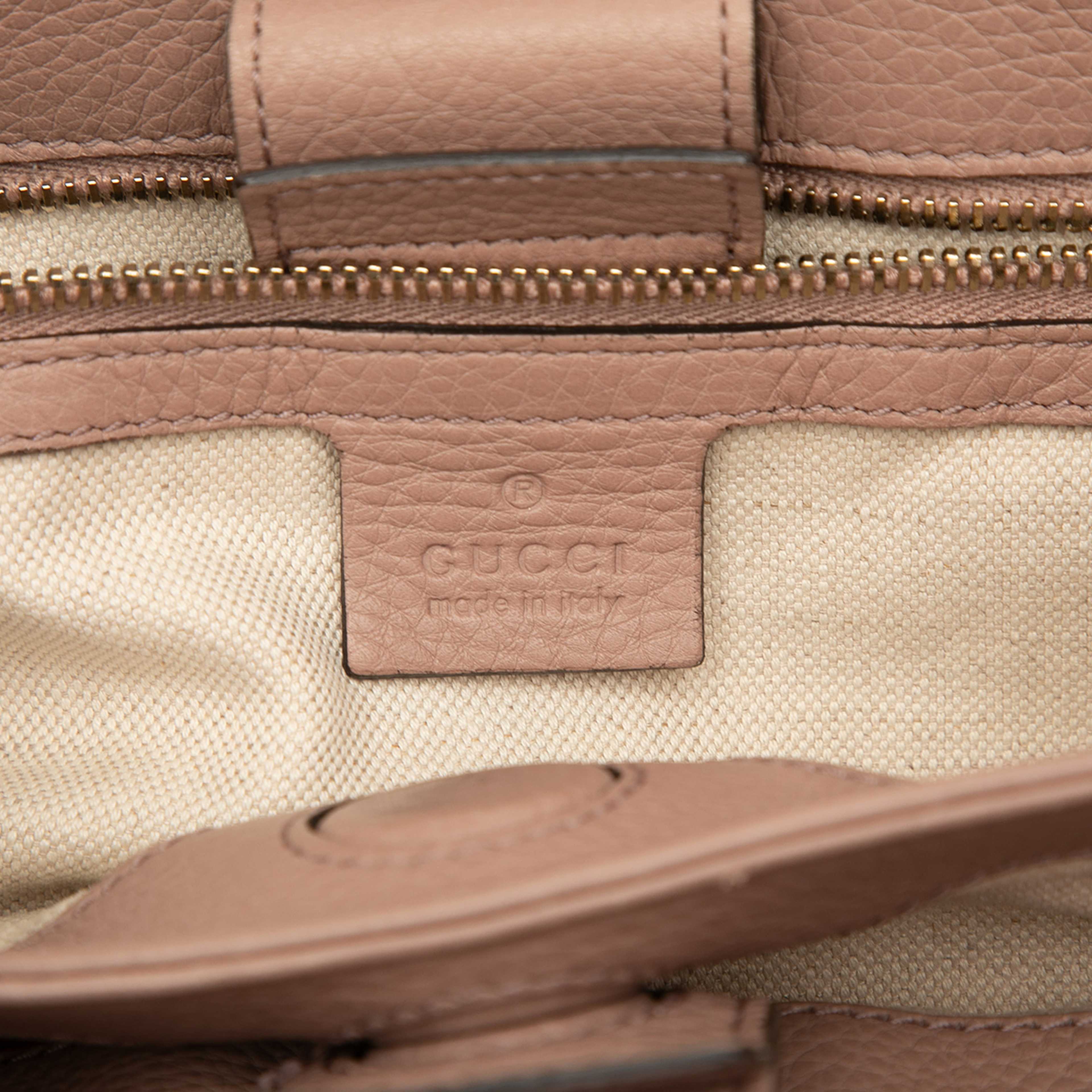 Gucci Small Calfskin Bamboo Shopper Satchel, från Luxclusif, i färgen pink. Klicka för att öppna bilden i stort format