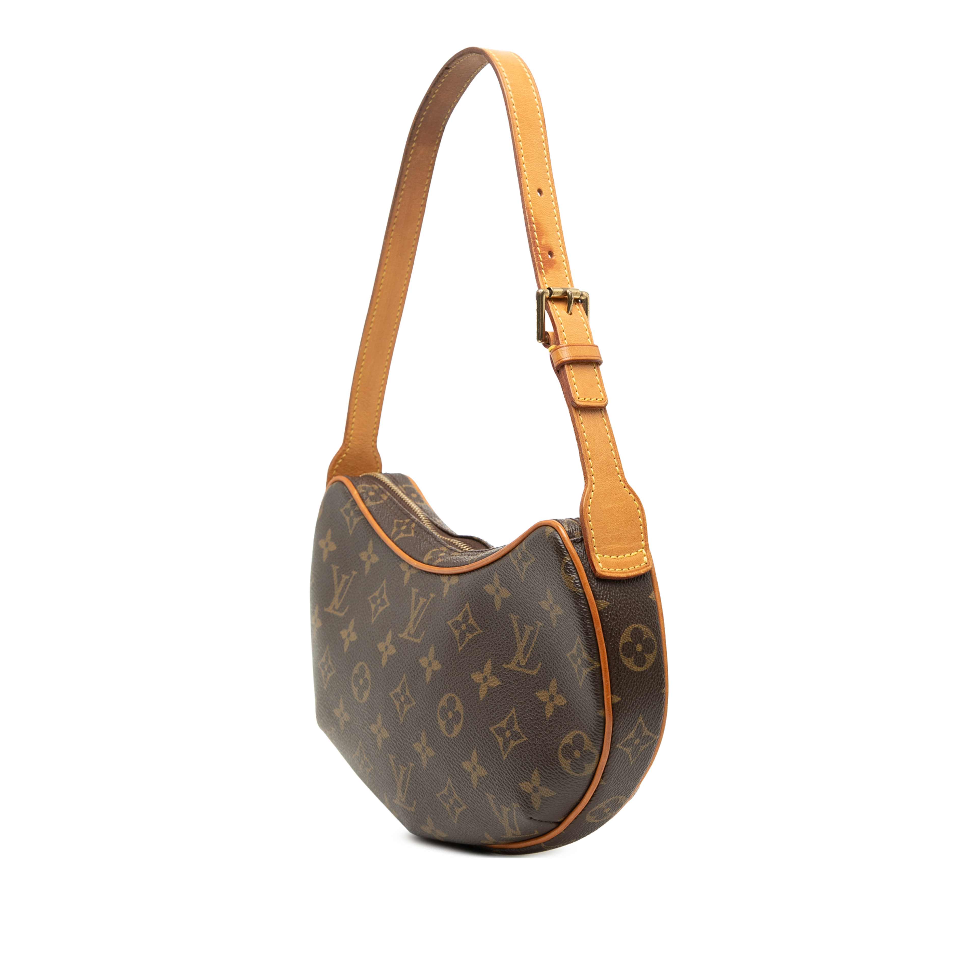 Louis Vuitton Monogram Croissant Pm, från Luxclusif, i färgen brun. Klicka för att öppna bilden i stort format