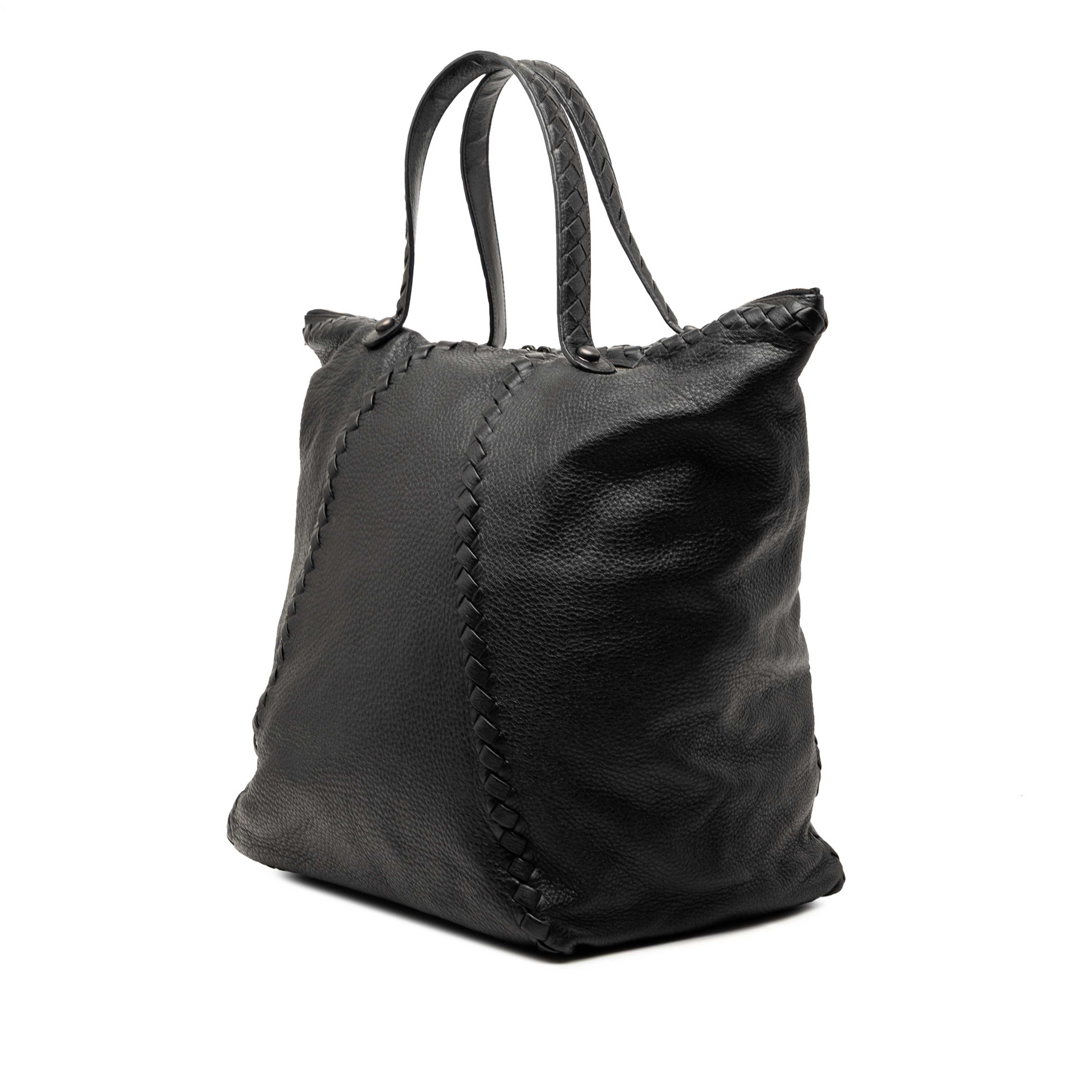 Bottega Veneta Intrecciato Trimmed Cervo Tote, från Luxclusif, i färgen black. Klicka för att öppna bilden i stort format