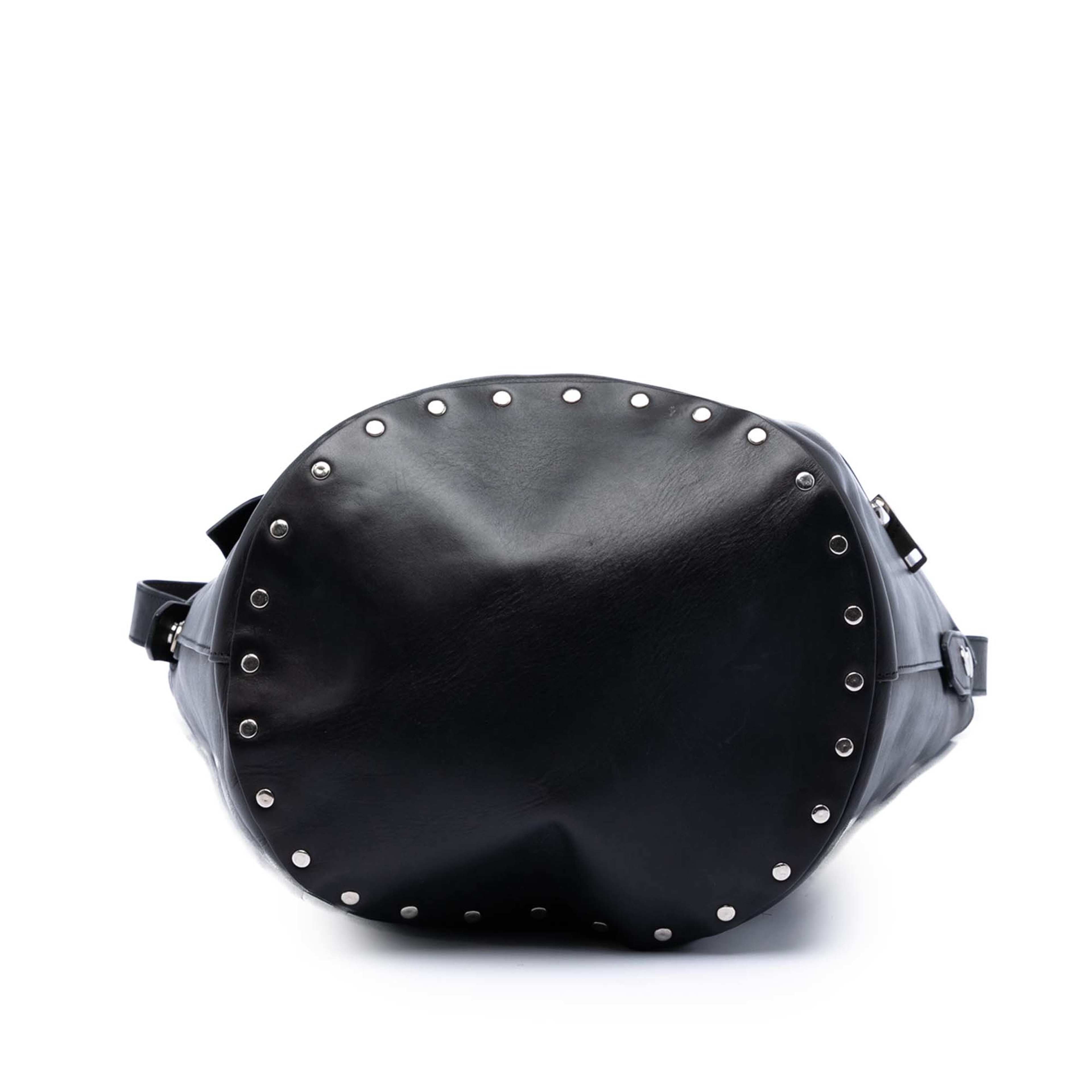 Celine Leather Biker Bucket Bag, från Luxclusif, i färgen svart. Klicka för att öppna bilden i stort format