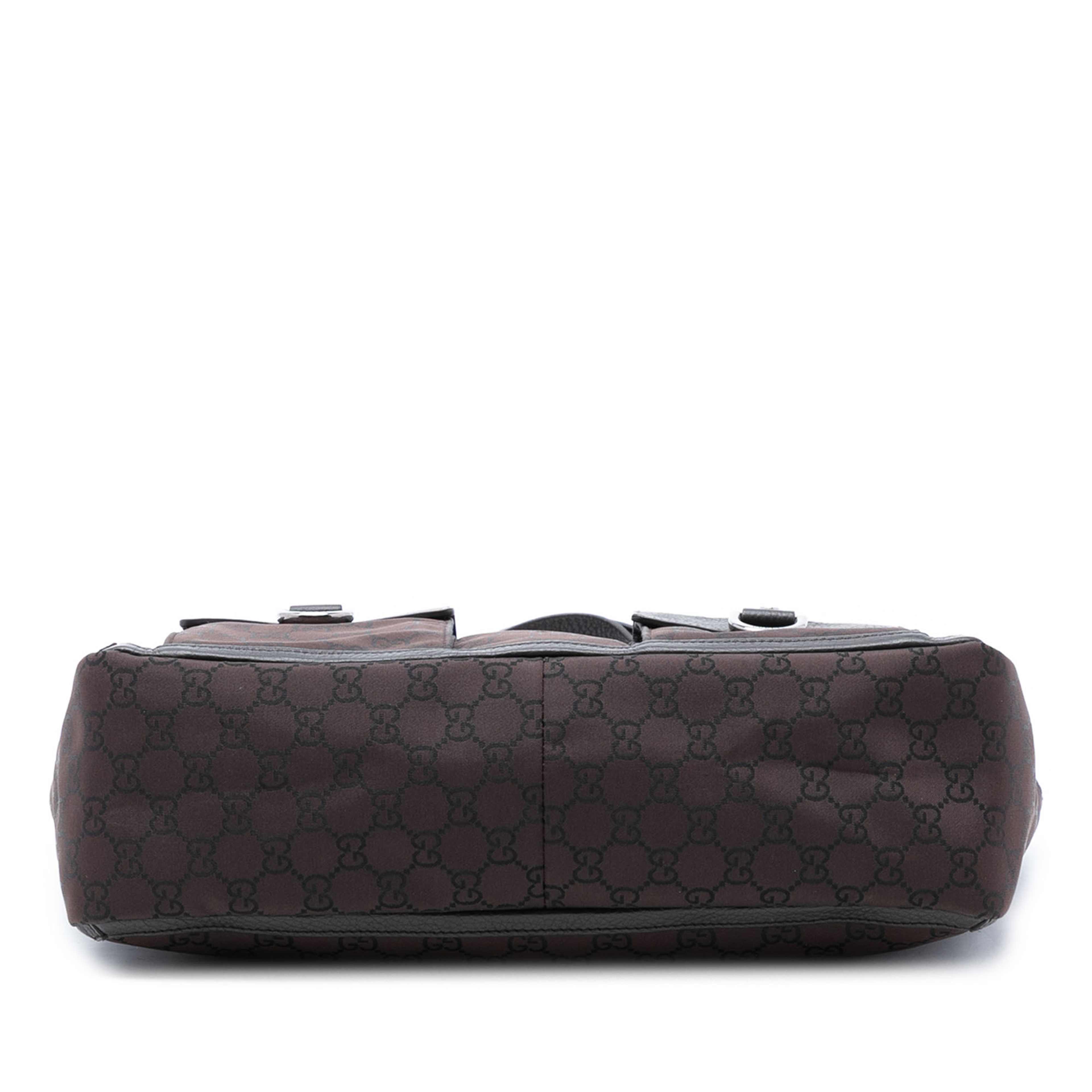 Gucci Gg Nylon Abbey D Ring Pocket Tote, från Luxclusif, i färgen dark brown. Klicka för att öppna bilden i stort format