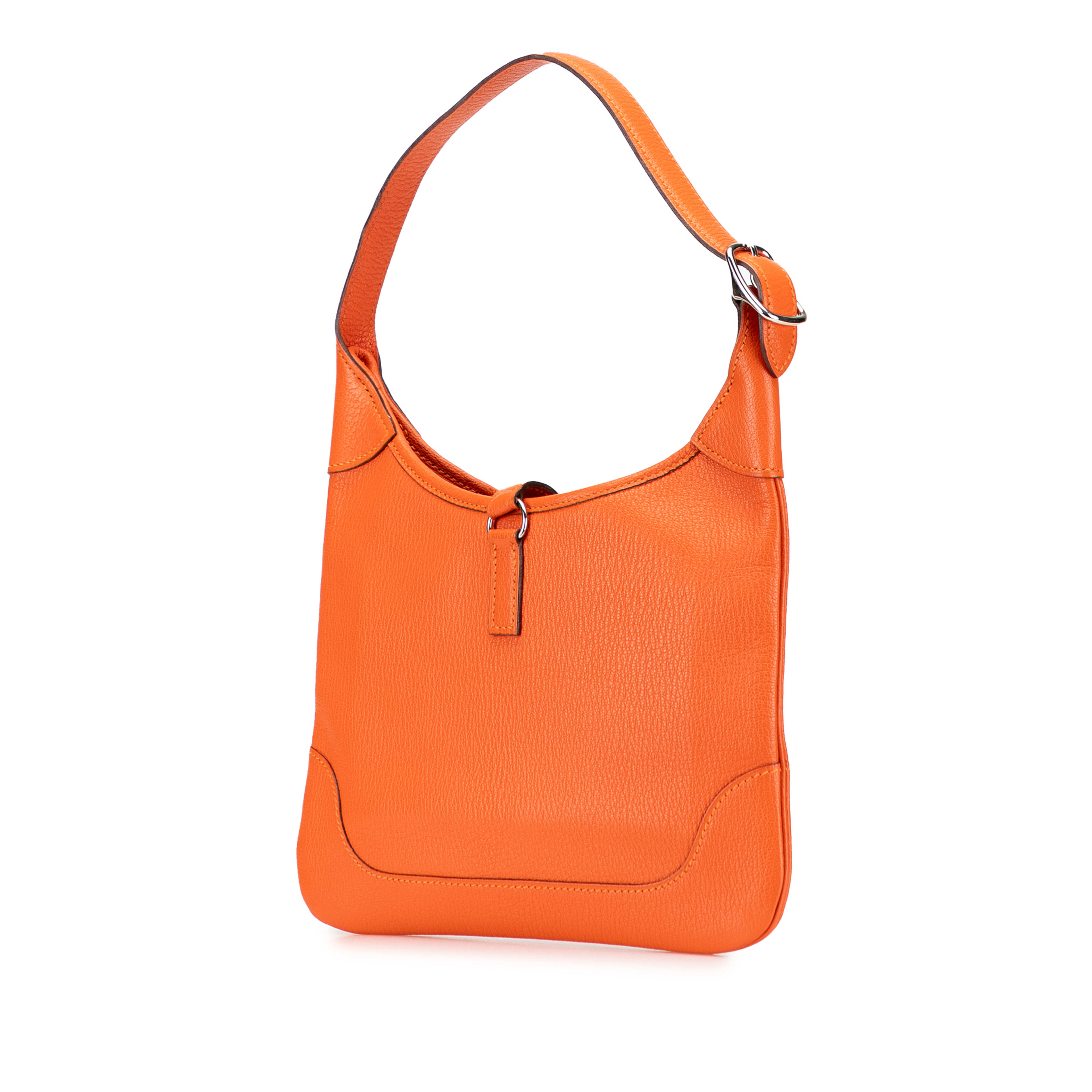 Hermès Clemence Trim Duo 24, från Luxclusif, i färgen orange. Klicka för att öppna bilden i stort format