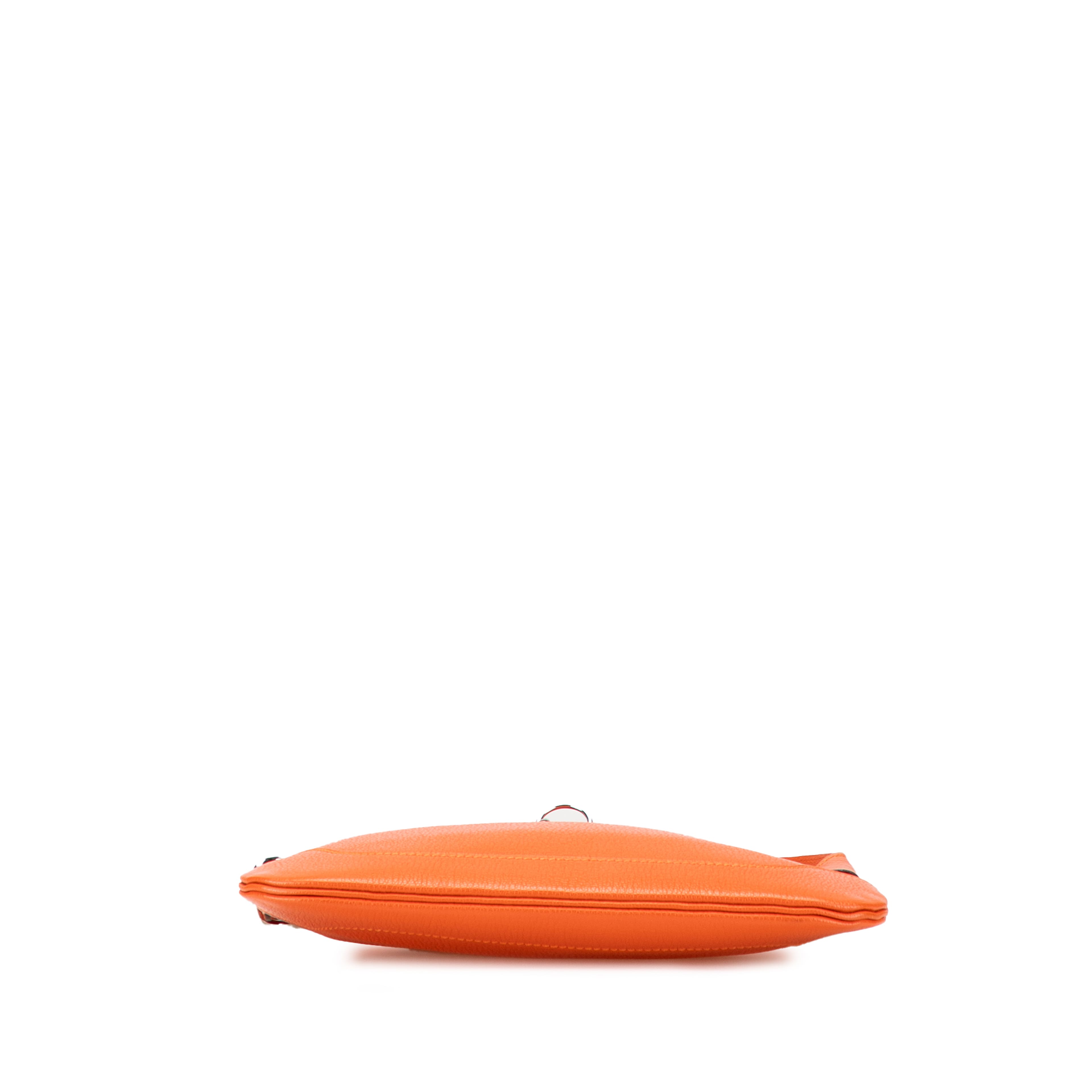 Hermès Clemence Trim Duo 24, från Luxclusif, i färgen orange. Klicka för att öppna bilden i stort format