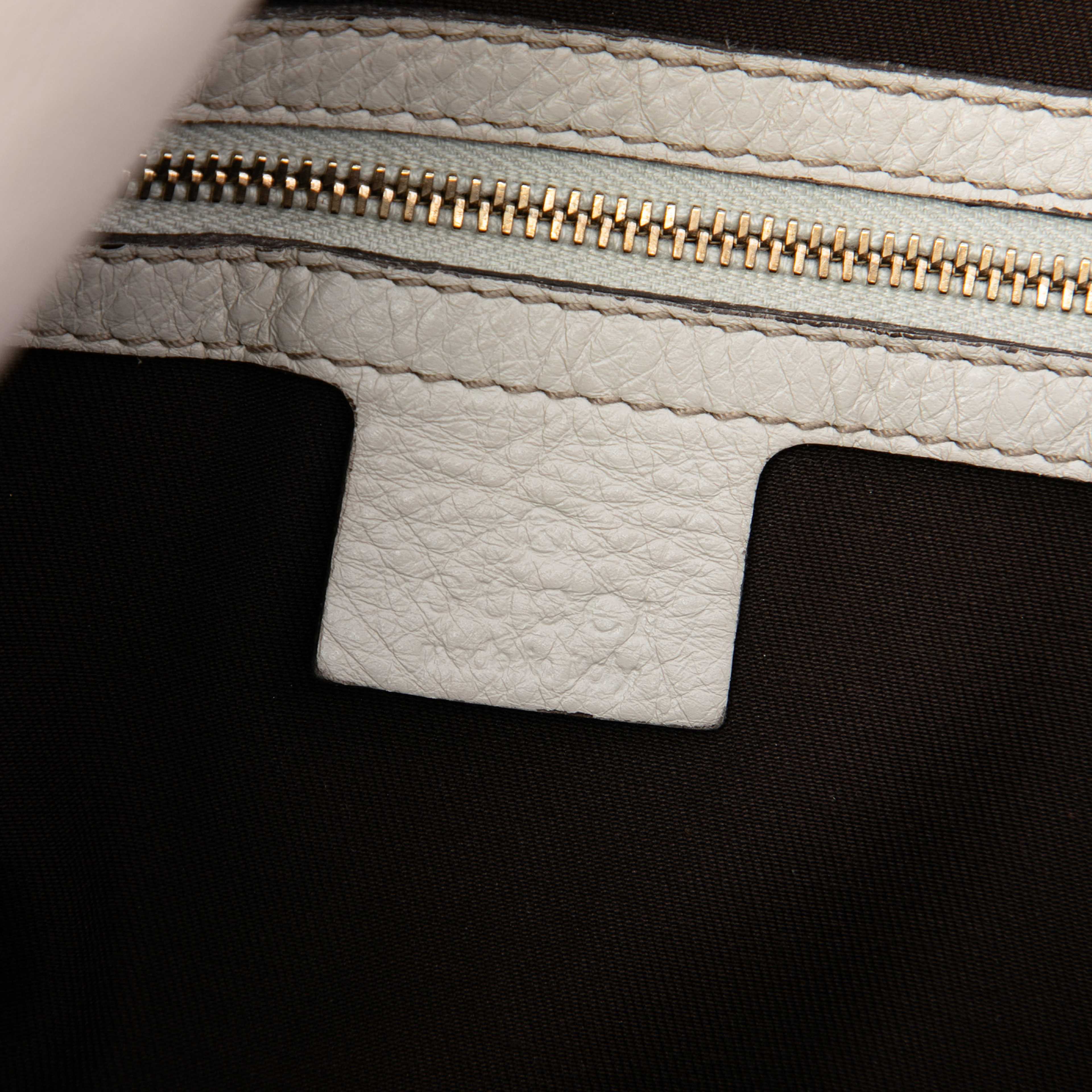 Gucci Gg Canvas Charlotte Crossbody, från Luxclusif, i färgen beige. Klicka för att öppna bilden i stort format