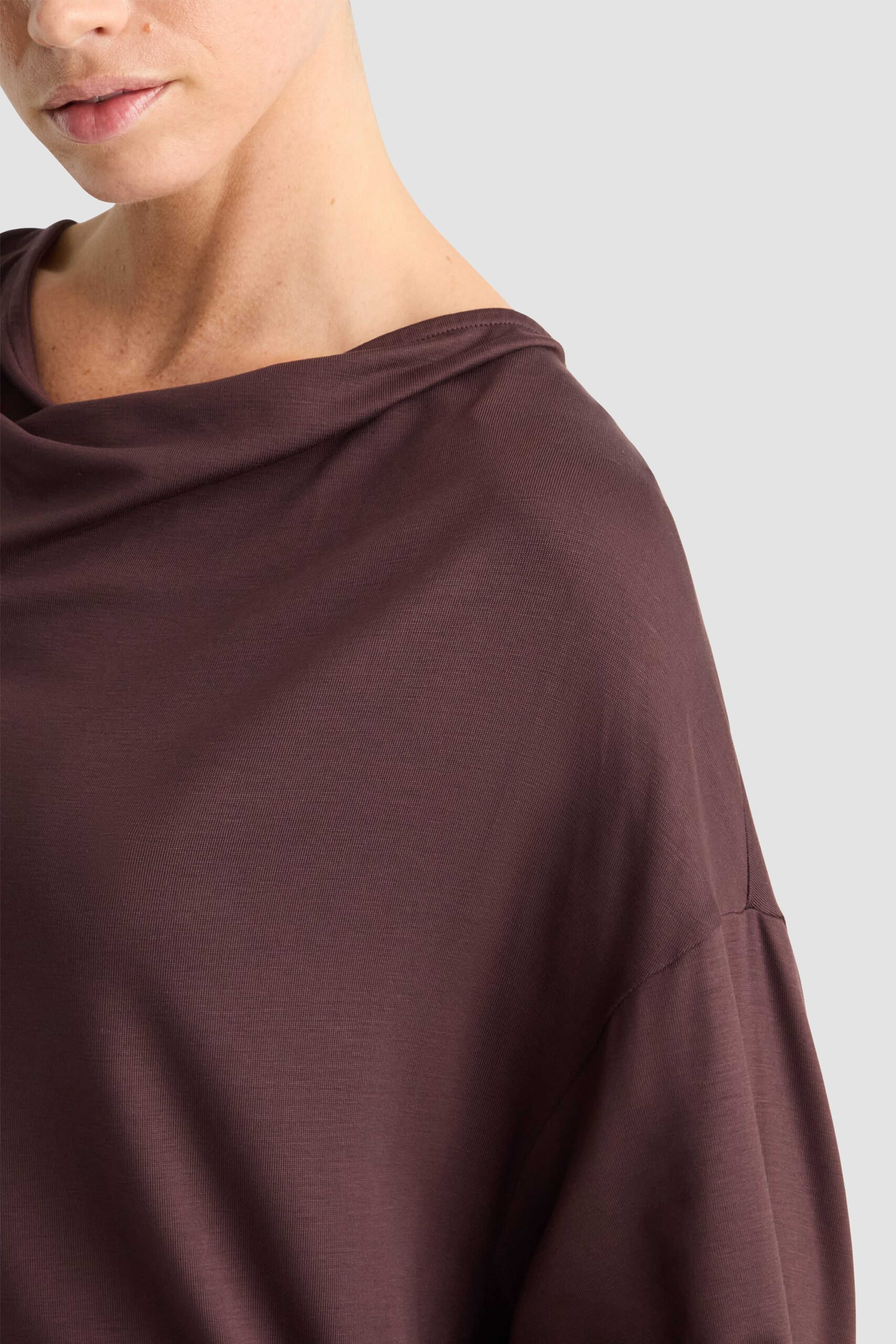 Gini Dress - Auburn, från Residus, i färgen brown. Klicka för att öppna bilden i stort format