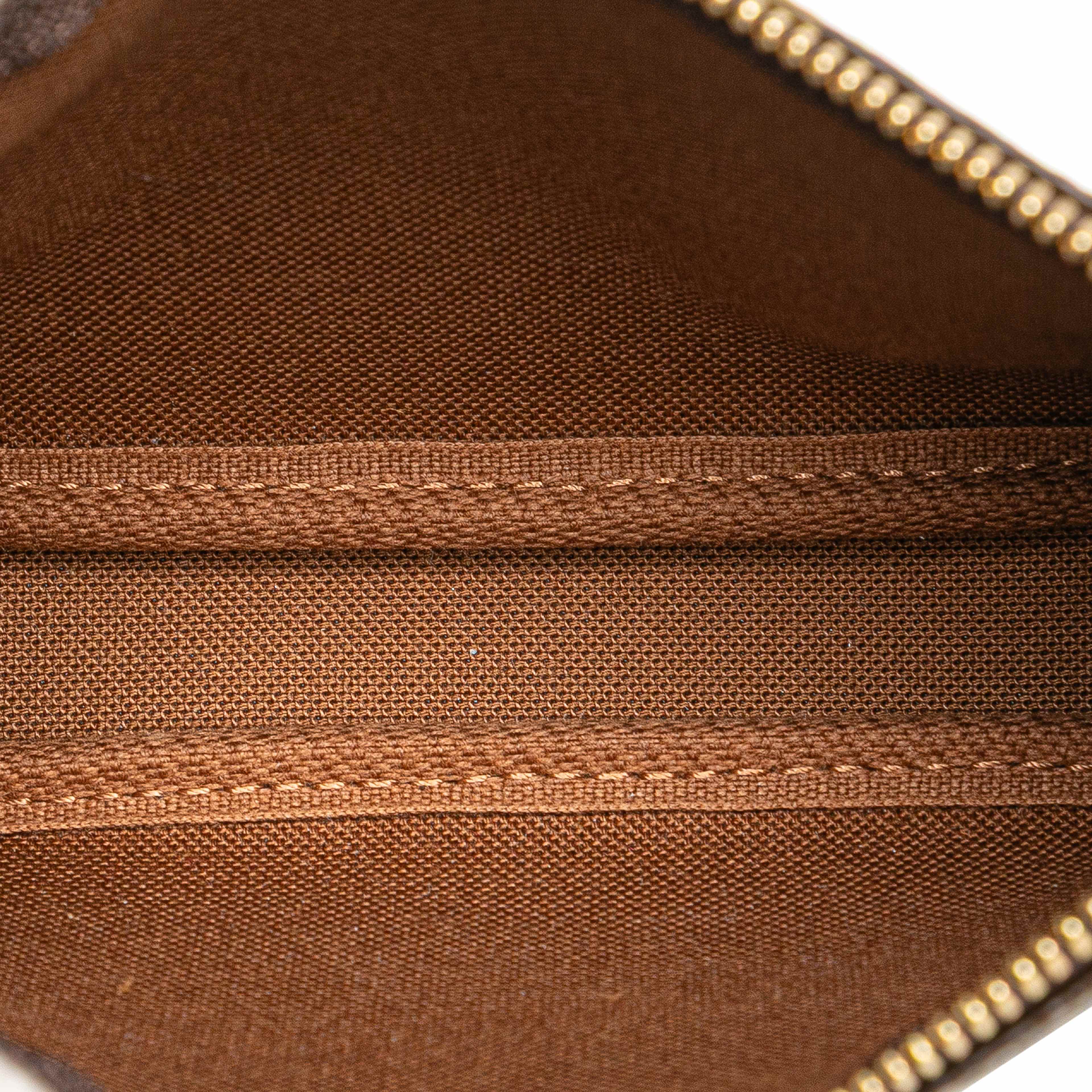 Louis Vuitton Monogram Affiche Mini Pochette Accessoires, från Luxclusif, i färgen brown. Klicka för att öppna bilden i stort format