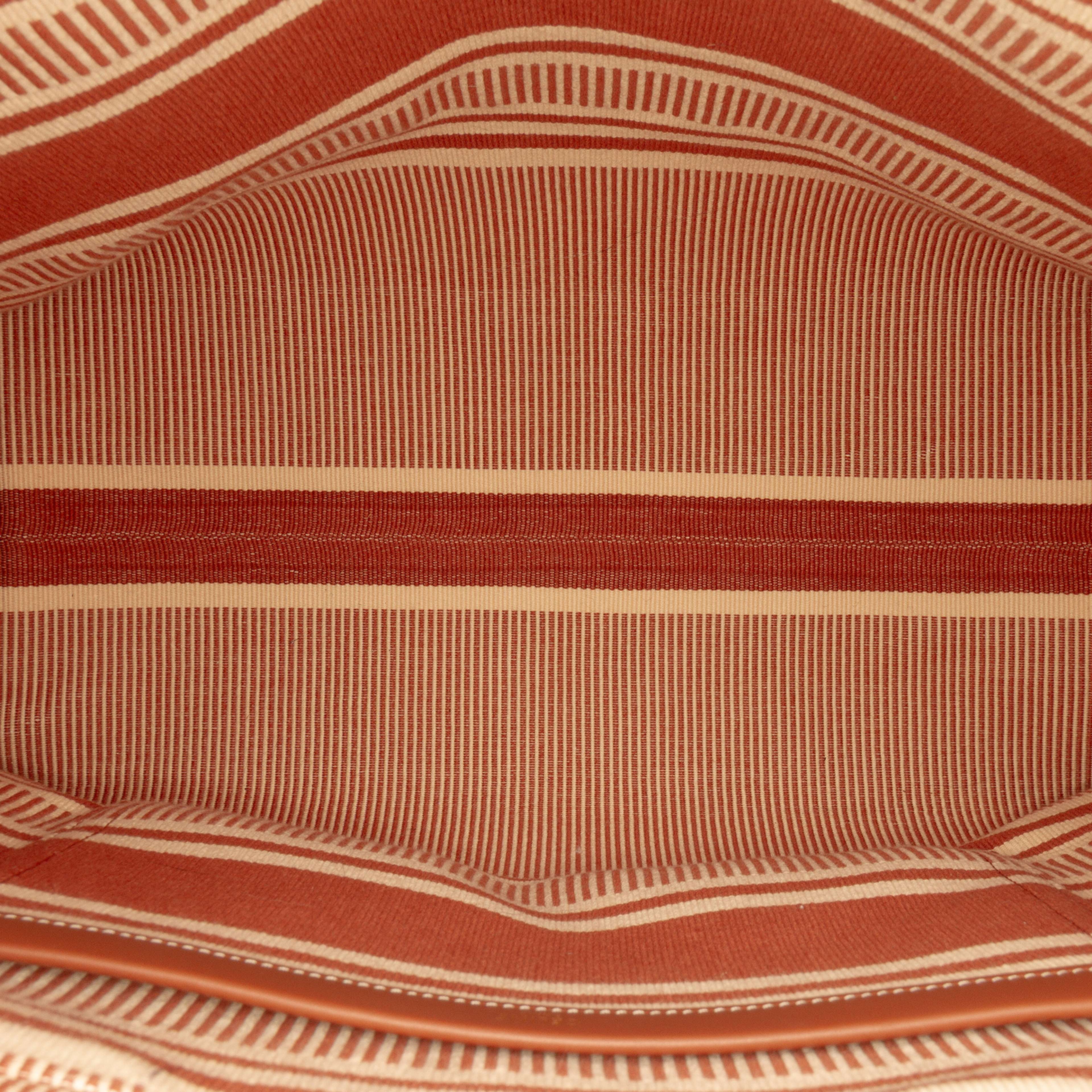 Celine Large Striped Canvas Cabas Thais Tote, från Luxclusif, i färgen beige. Klicka för att öppna bilden i stort format