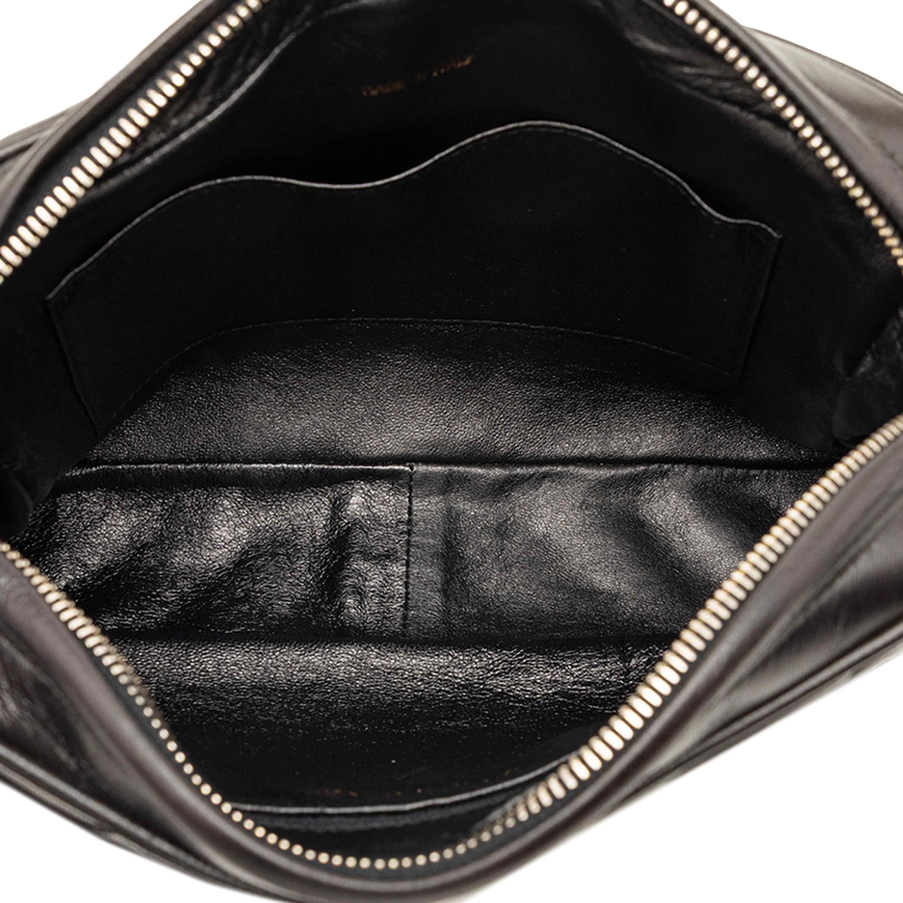 Chanel Cc Diagonal Quilted Lambskin Tassel Camera Bag, från Luxclusif, i färgen black. Klicka för att öppna bilden i stort format