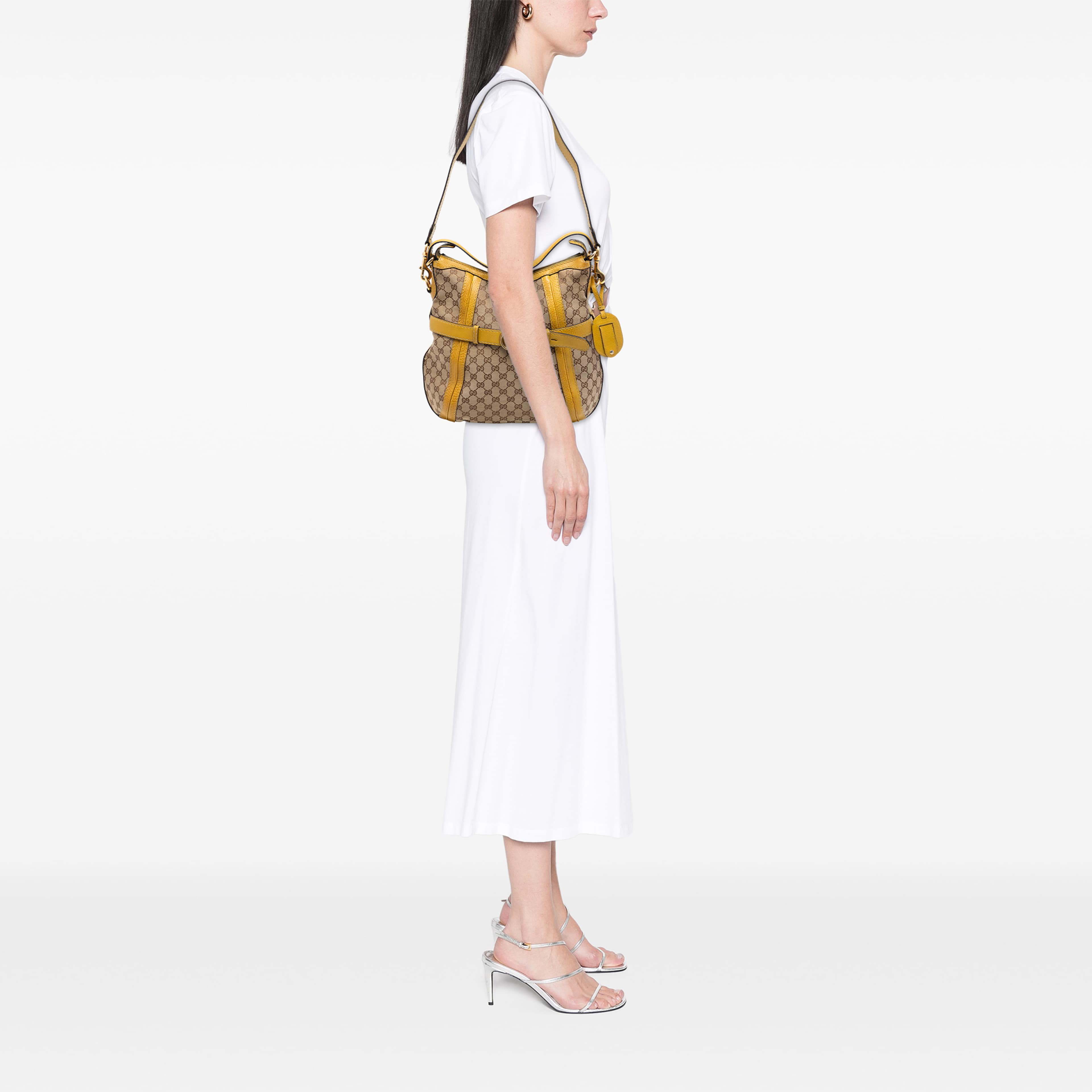 Gucci Medium Gg Canvas Running Satchel, från Luxclusif, i färgen gul. Klicka för att öppna bilden i stort format