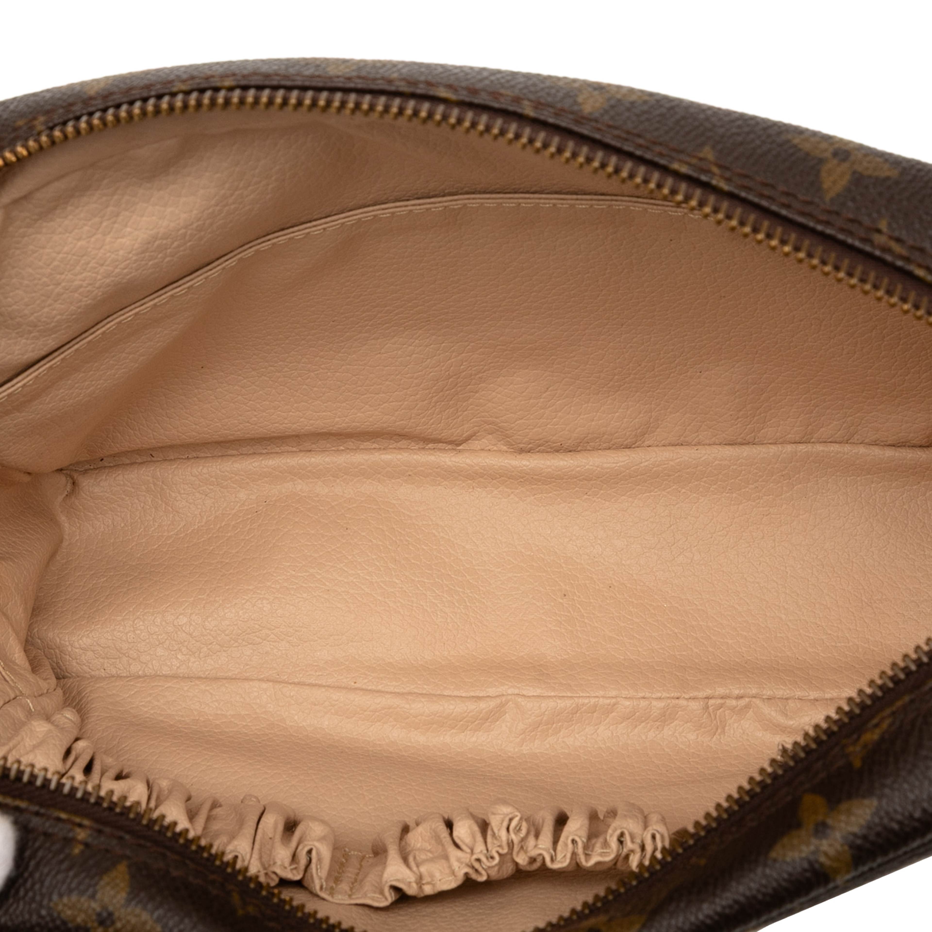 Louis Vuitton Monogram Trousse Toilette 23, från Luxclusif, i färgen brown. Klicka för att öppna bilden i stort format