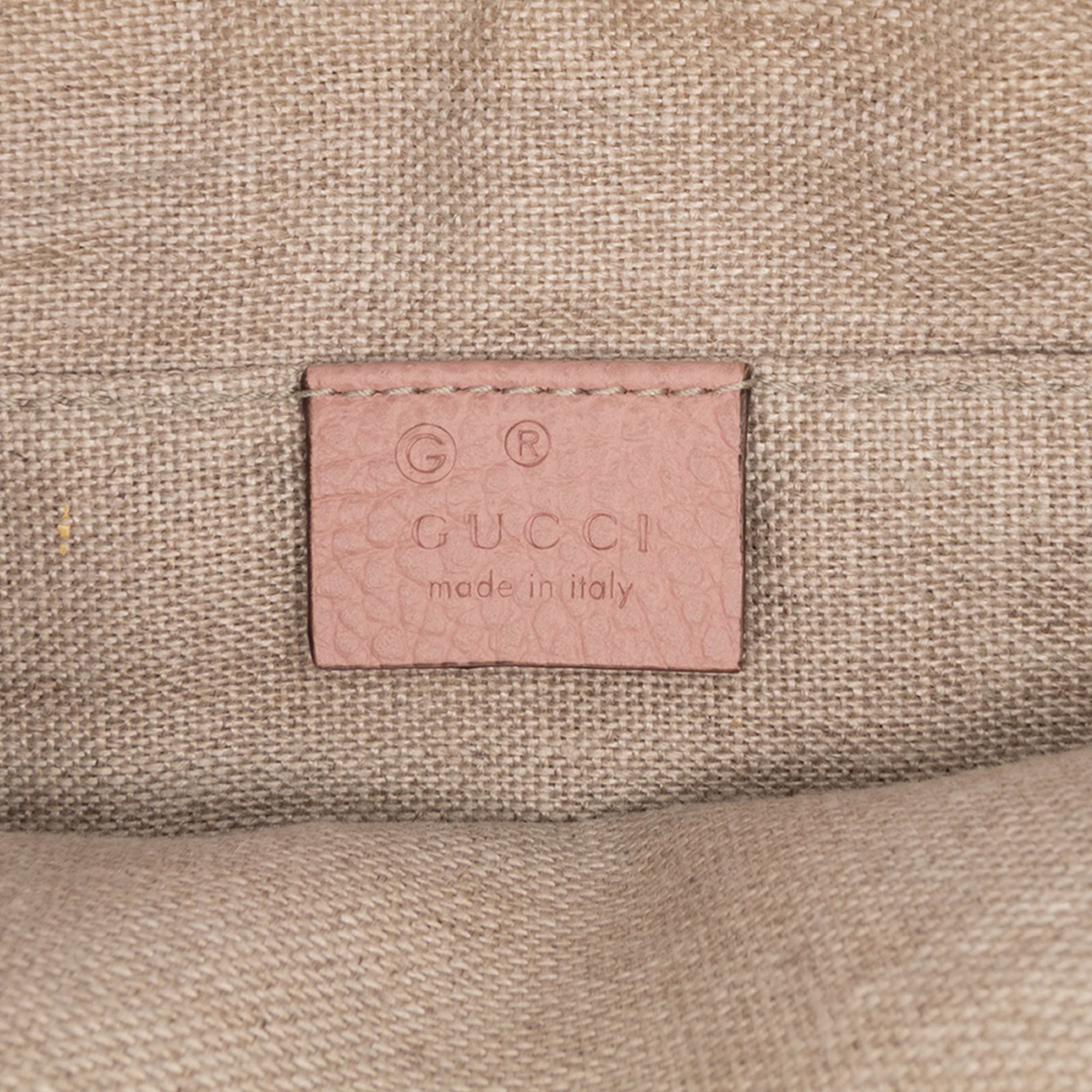 Gucci Calfskin Bamboo Clutch, från Luxclusif, i färgen light pink. Klicka för att öppna bilden i stort format