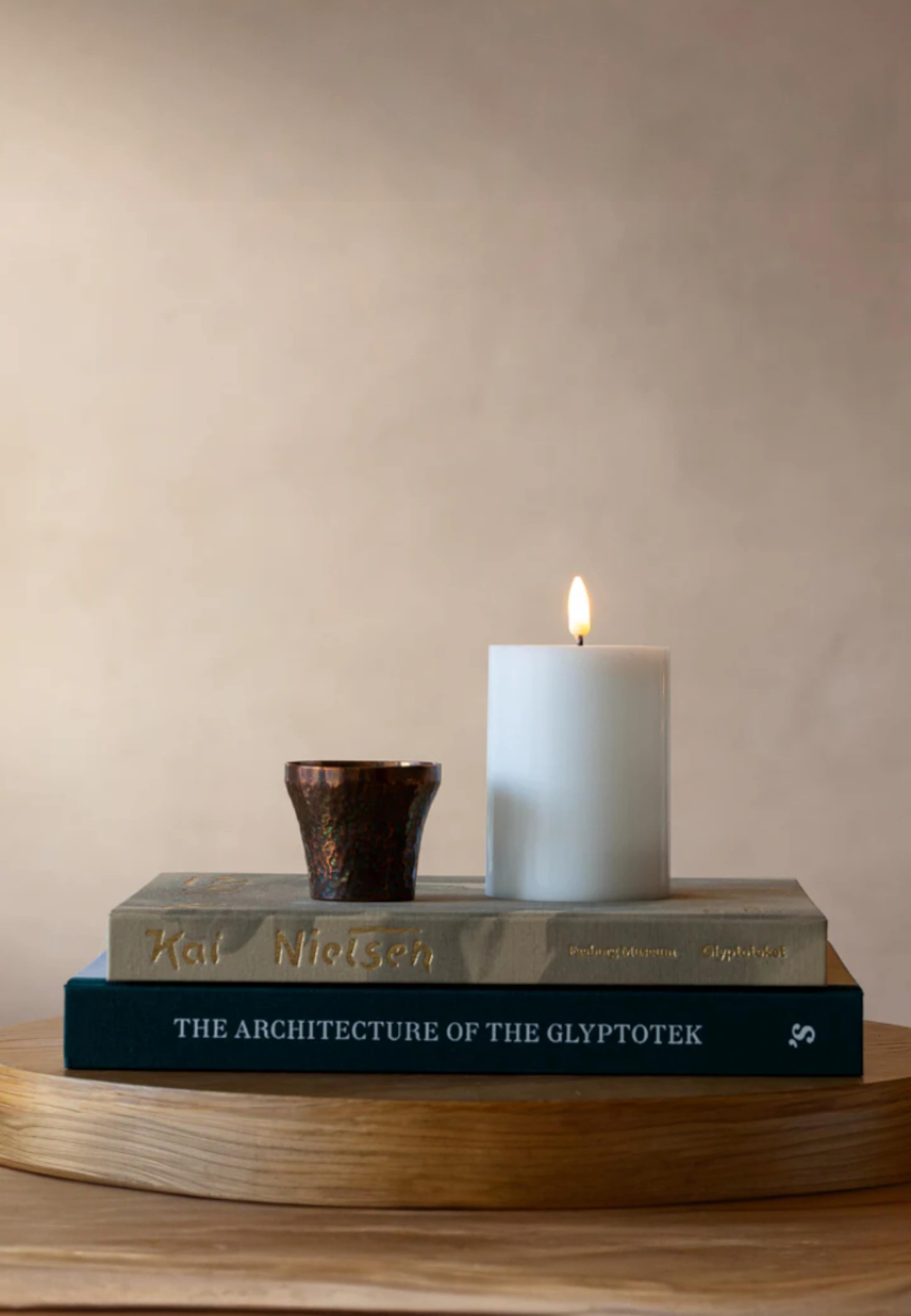 Sia Led-blockljus, Uppladdningsbart. Ø 7,5 1st, från Led Nordic, i färgen vit. Klicka för att öppna bilden i stort format