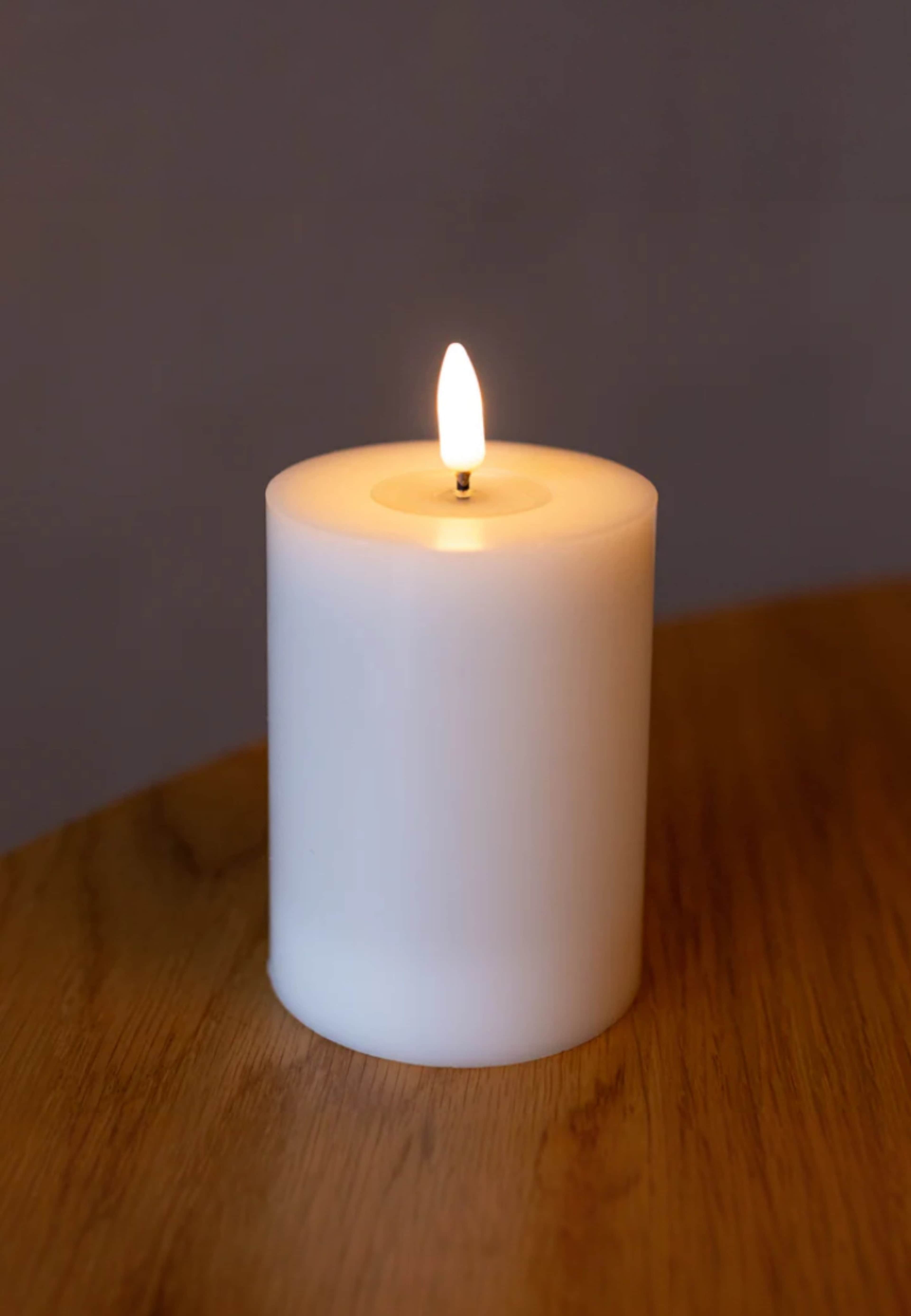 Sia Led-blockljus, Uppladdningsbart. Ø 7,5 1st, från Led Nordic, i färgen vit. Klicka för att öppna bilden i stort format