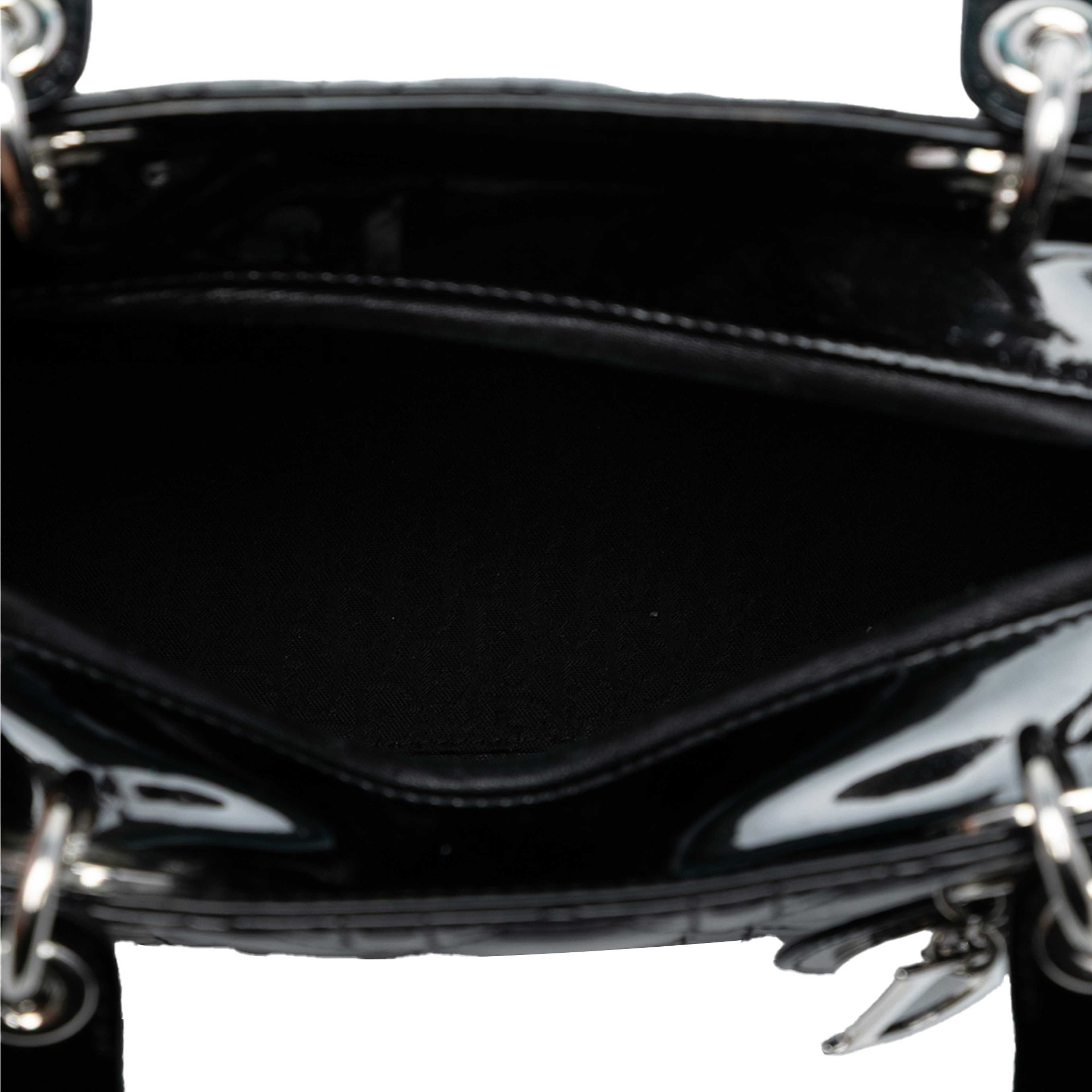 Dior Medium Patent Cannage Lady Dior, från Luxclusif, i färgen black. Klicka för att öppna bilden i stort format