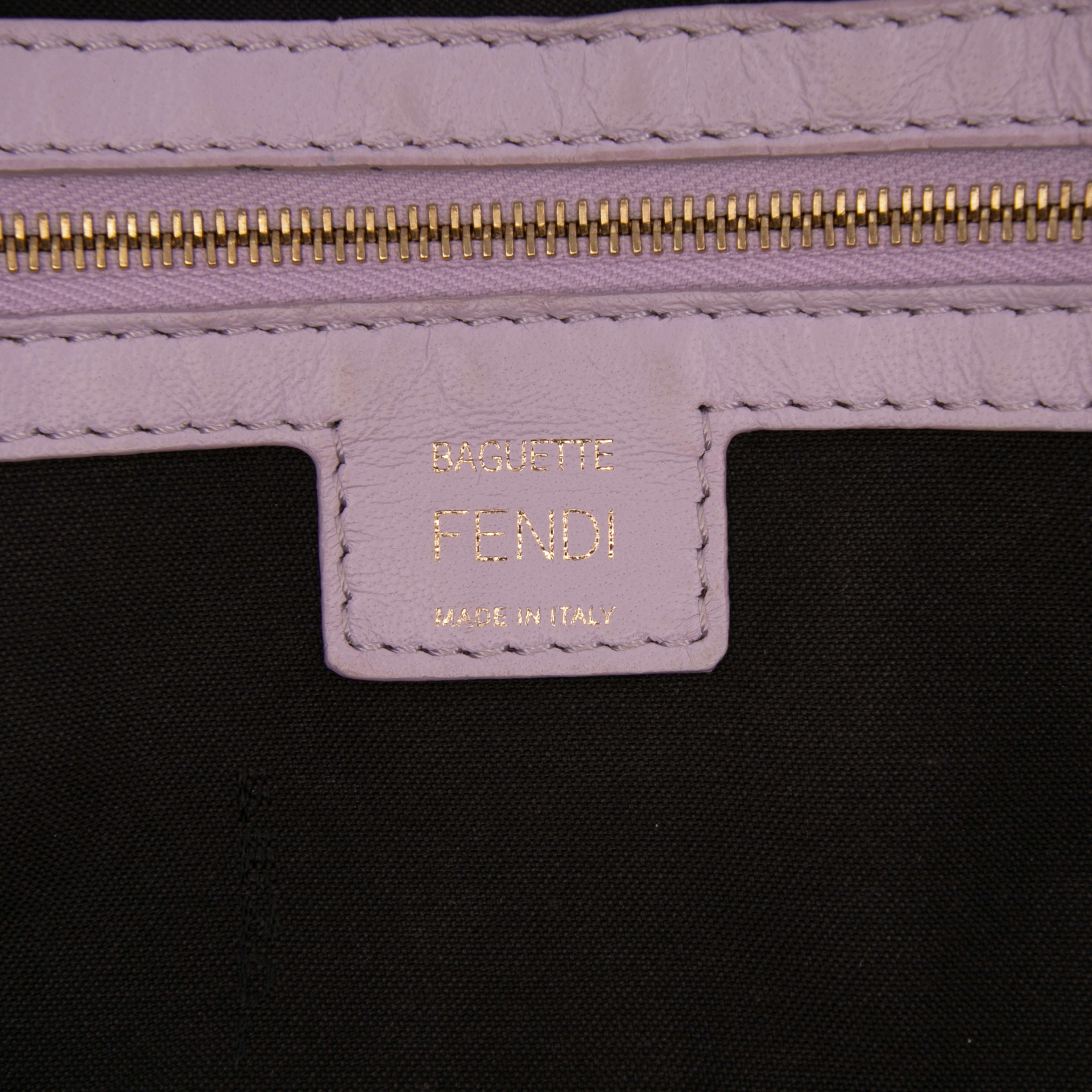 Fendi Medium Leather Embossed Ff Baguette Satchel, från Luxclusif, i färgen light pink. Klicka för att öppna bilden i stort format