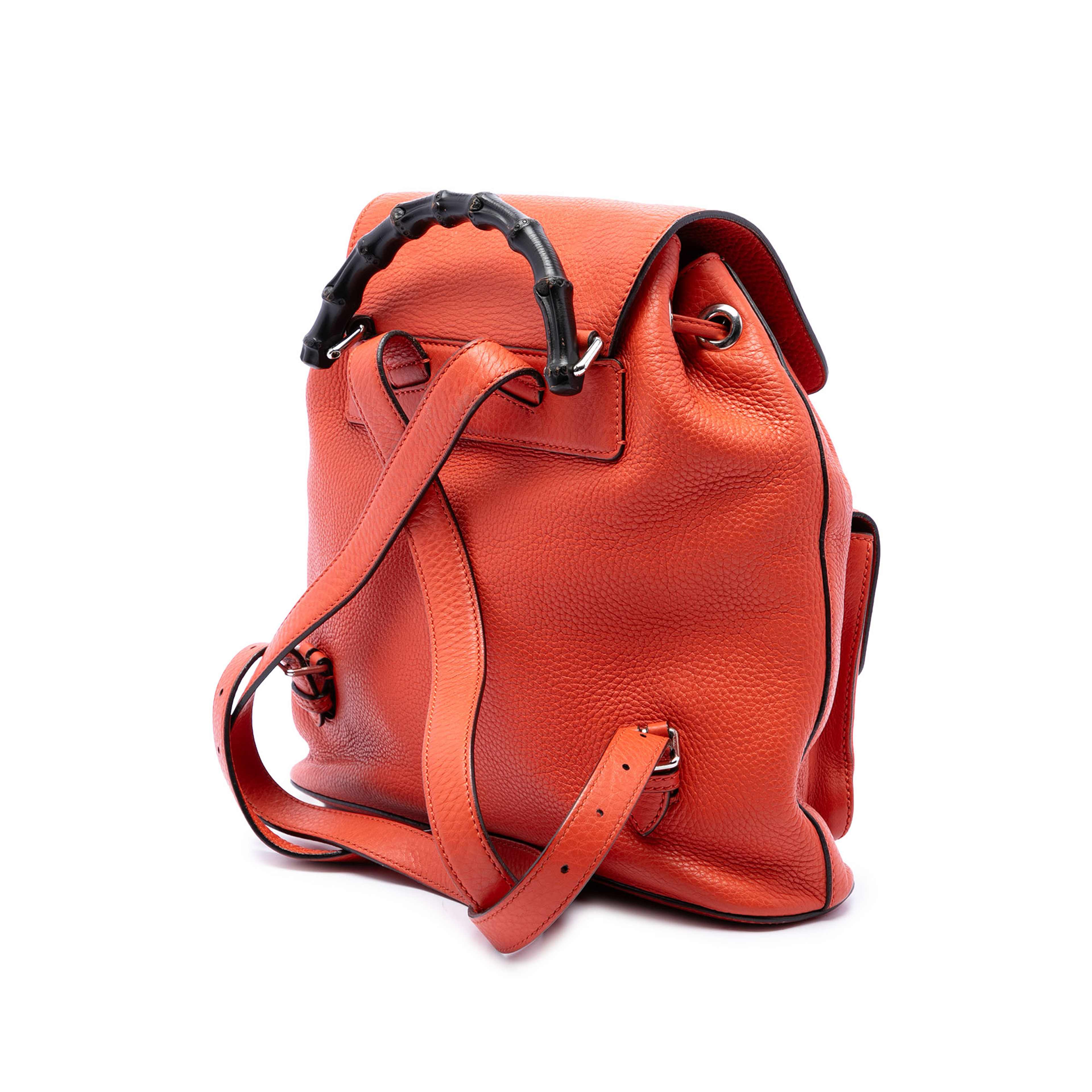Gucci Large Calfskin Bamboo Tassel Drawstring Backpack, från Luxclusif, i färgen orange. Klicka för att öppna bilden i stort format