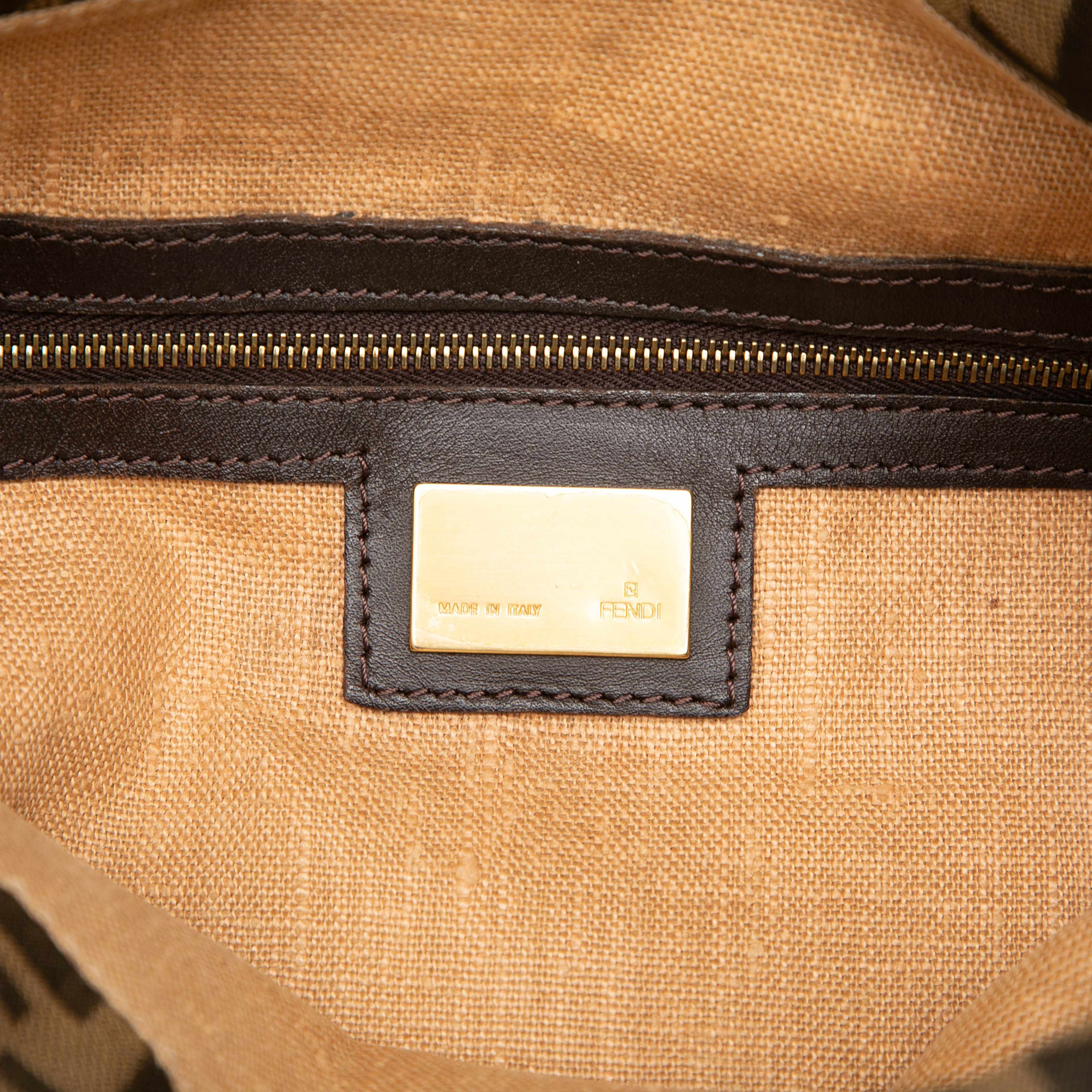 Fendi Zucca Zebra Print Canvas Diavolo Trapezio Tote, från Luxclusif, i färgen brun. Klicka för att öppna bilden i stort format