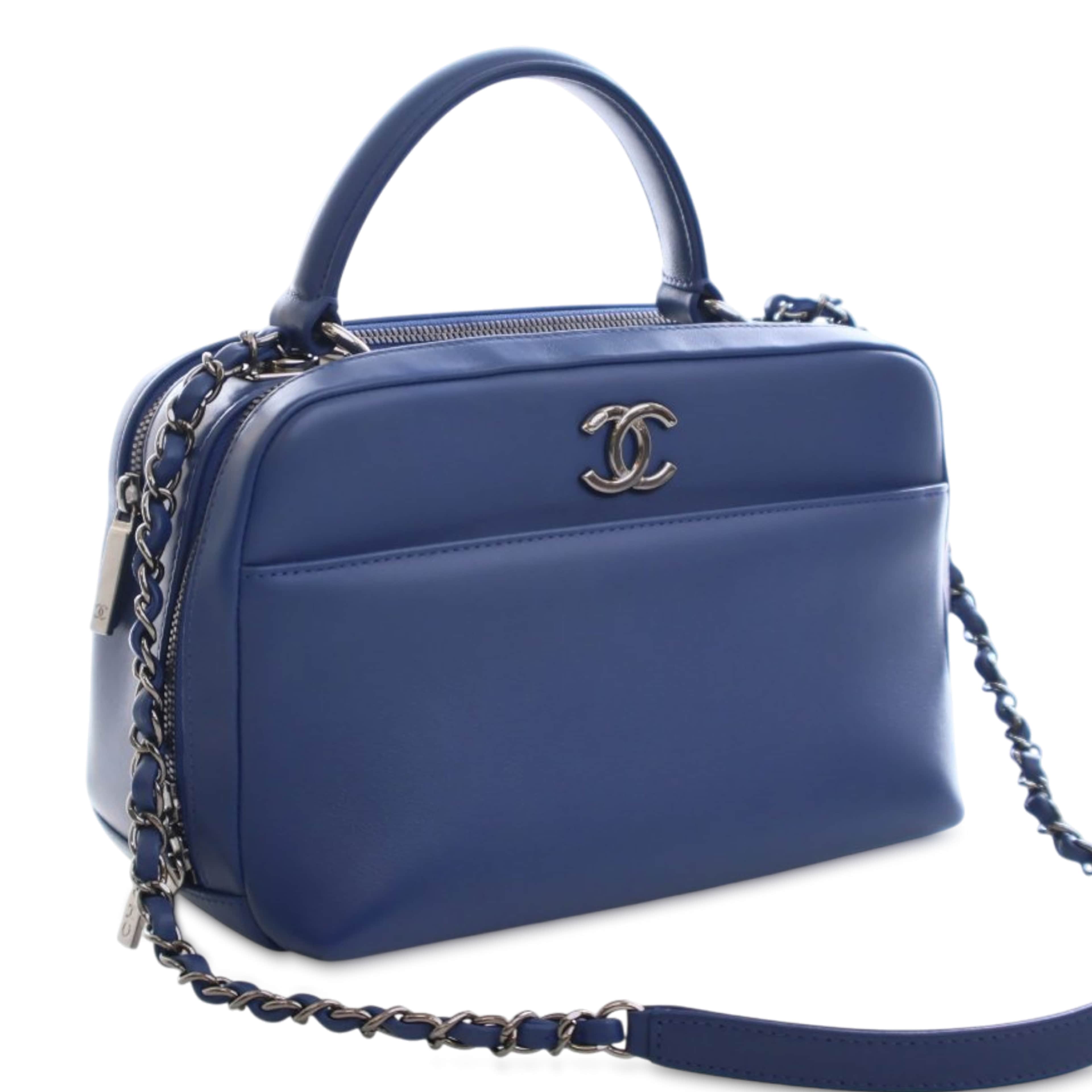Chanel Medium Calfskin Trendy Cc Bowling Bag, från Luxclusif, i färgen blue. Klicka för att öppna bilden i stort format