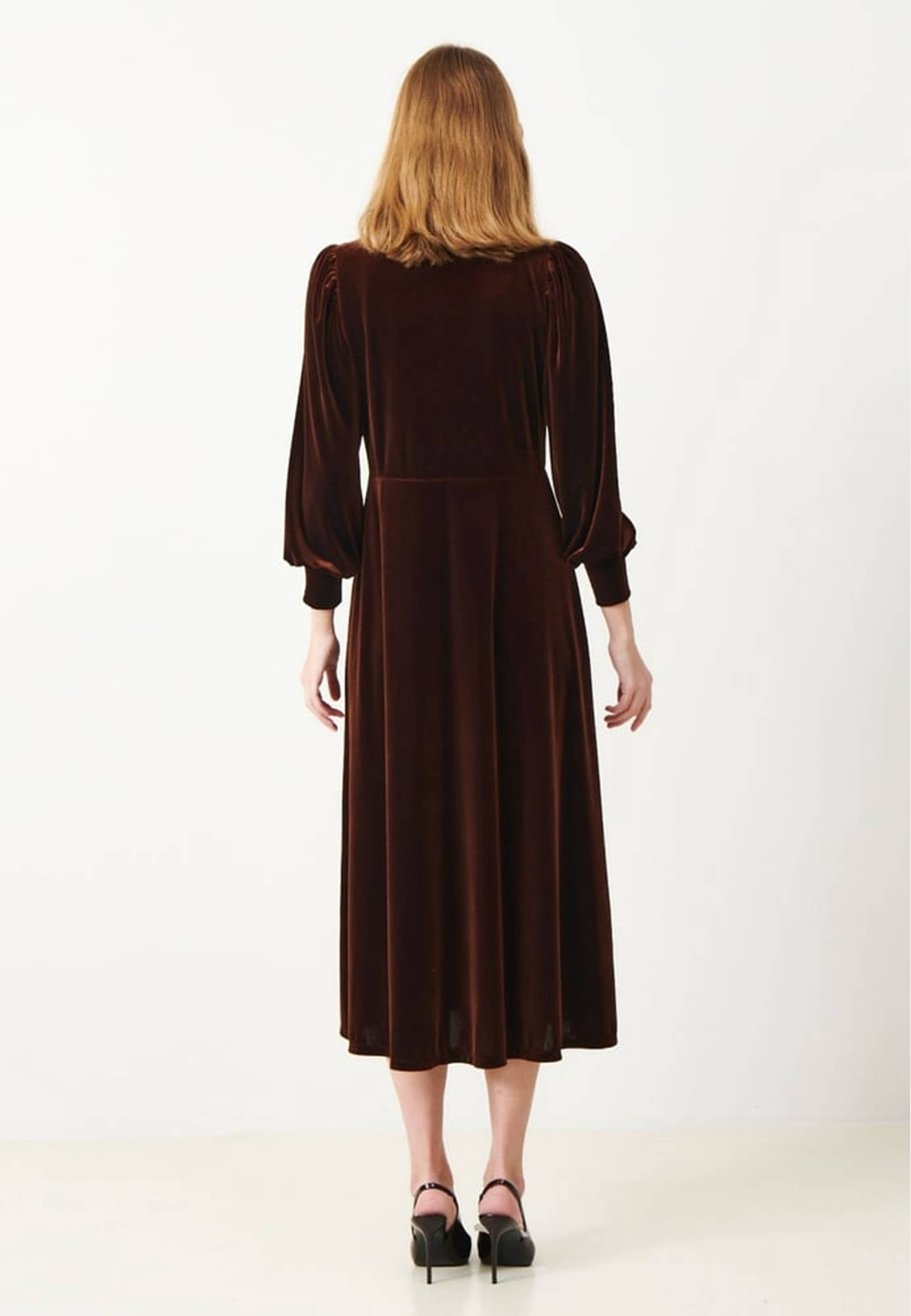 Juno Dress, från Jumperfabriken, i färgen brown. Klicka för att öppna bilden i stort format