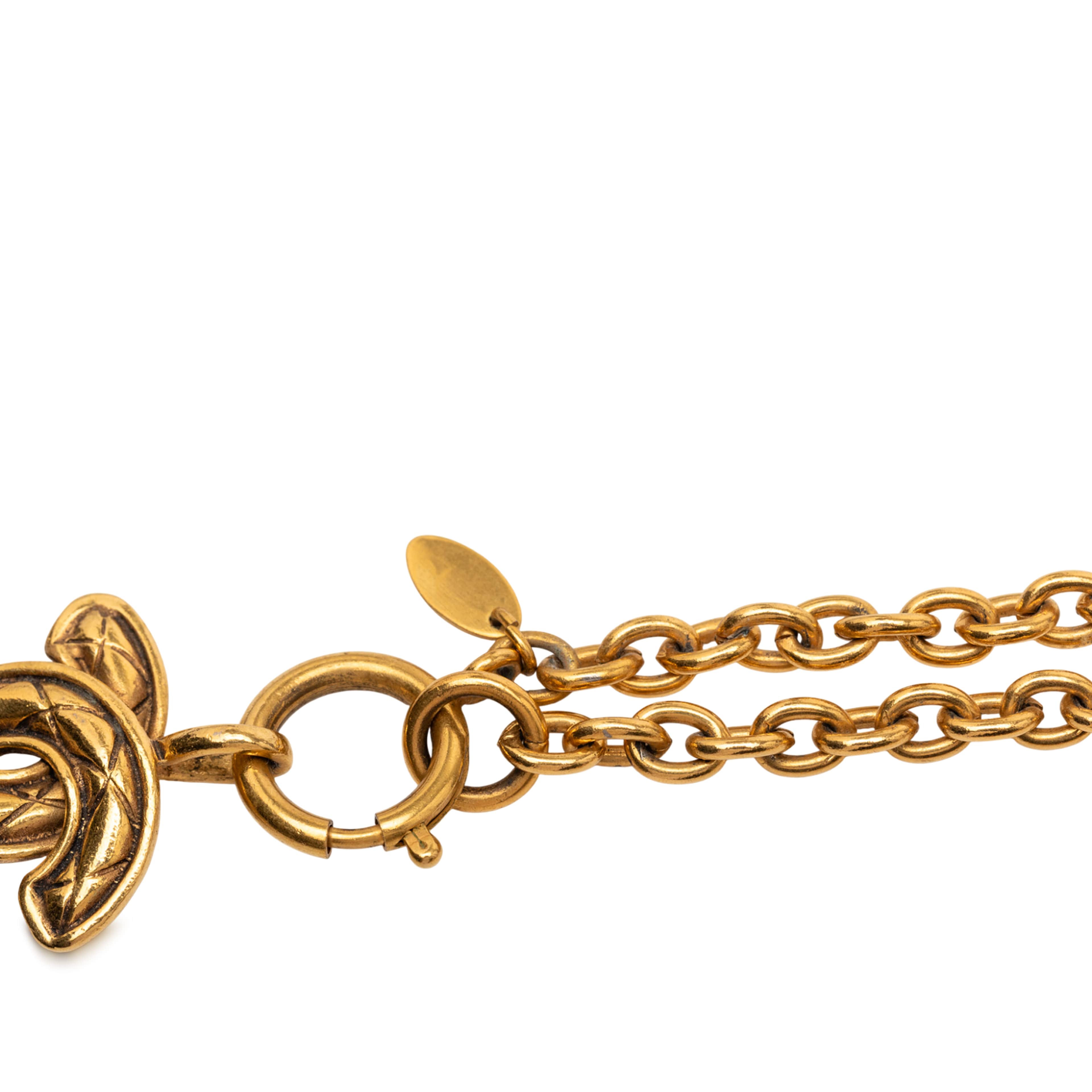 Chanel Gold Plated Quilted Cc Pendant Necklace, från Luxclusif, i färgen gold. Klicka för att öppna bilden i stort format