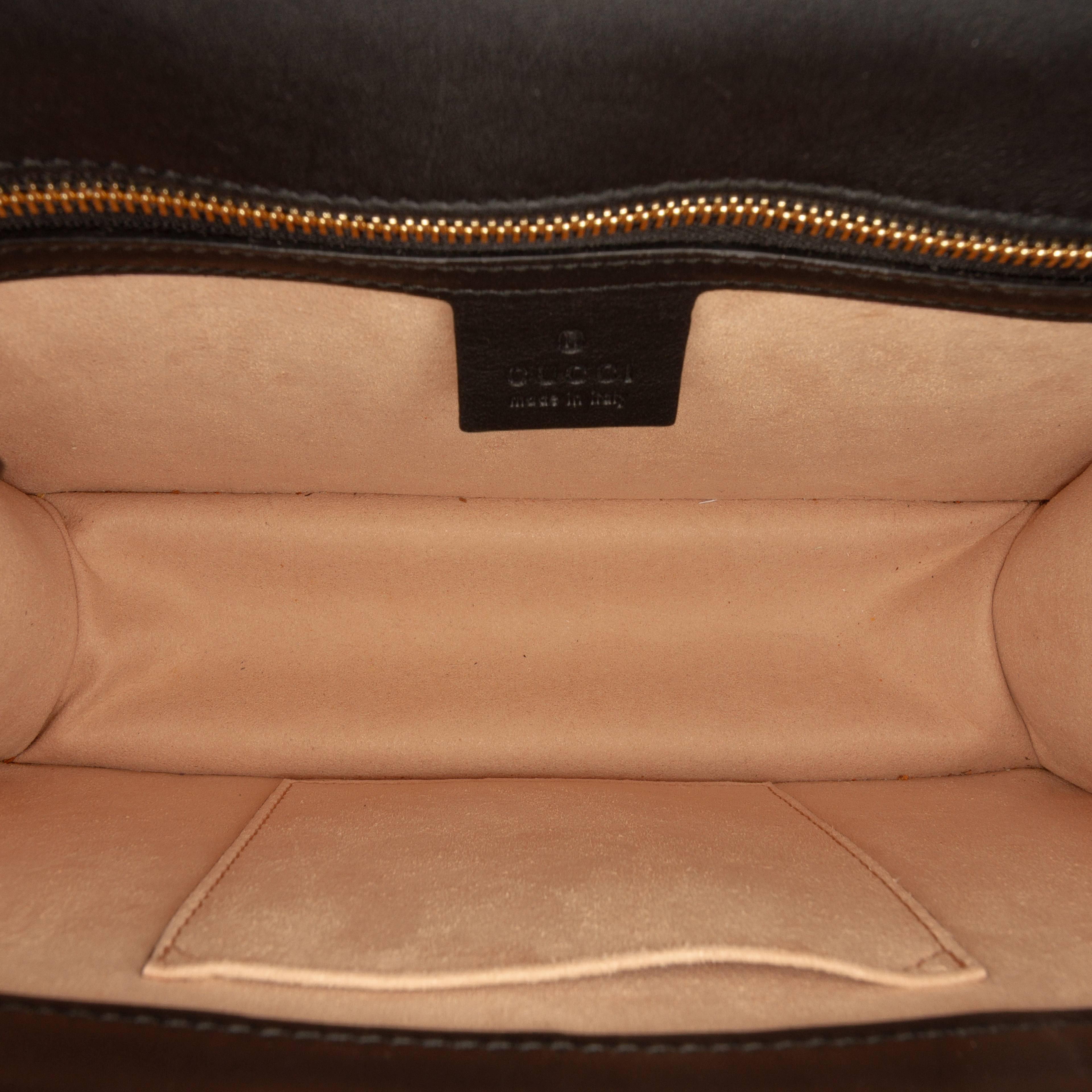 Gucci Small Gg Velvet Sylvie Crossbody, från Luxclusif, i färgen dark brown. Klicka för att öppna bilden i stort format