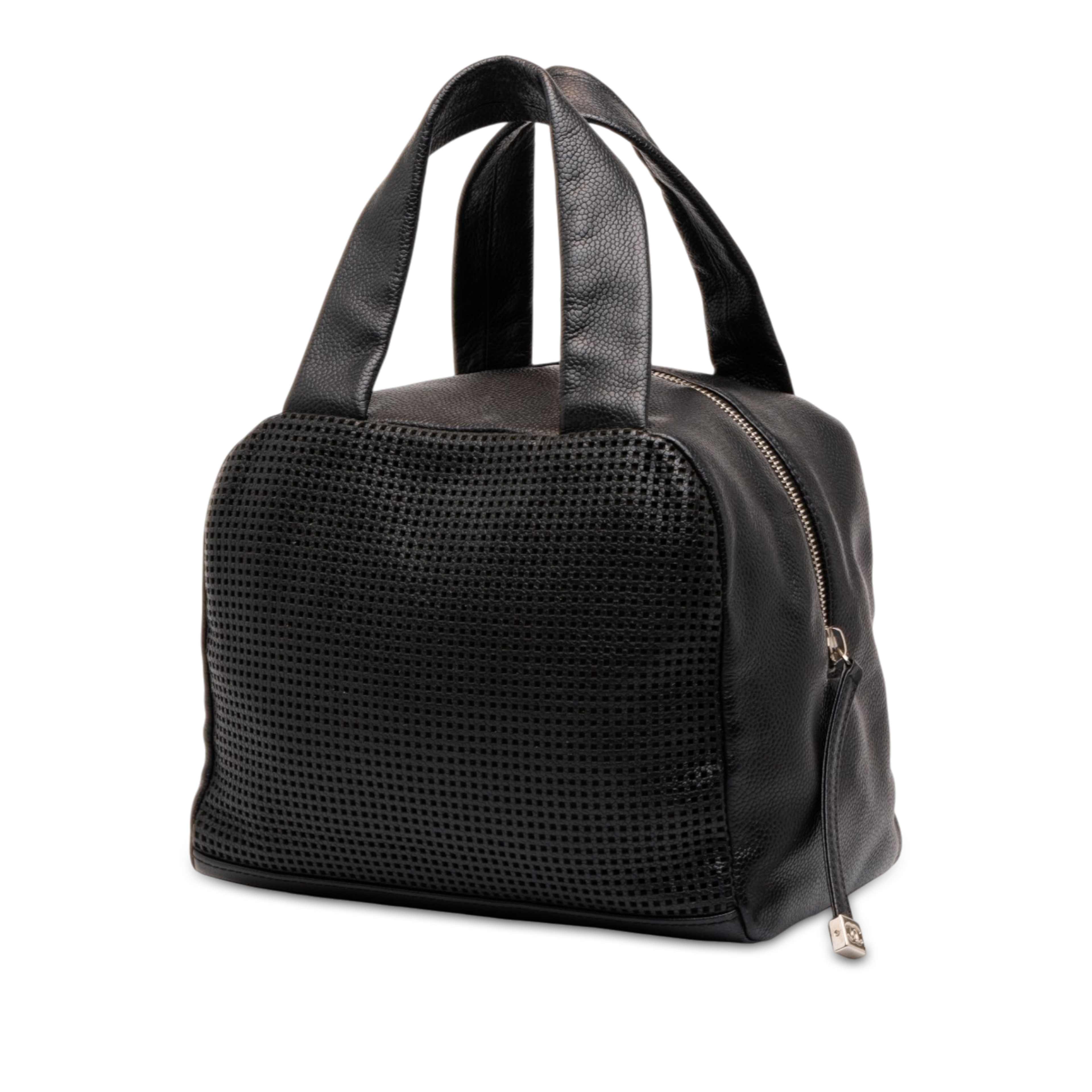 Chanel Cc Perforated Caviar Bowler Bag, från Luxclusif, i färgen svart. Klicka för att öppna bilden i stort format