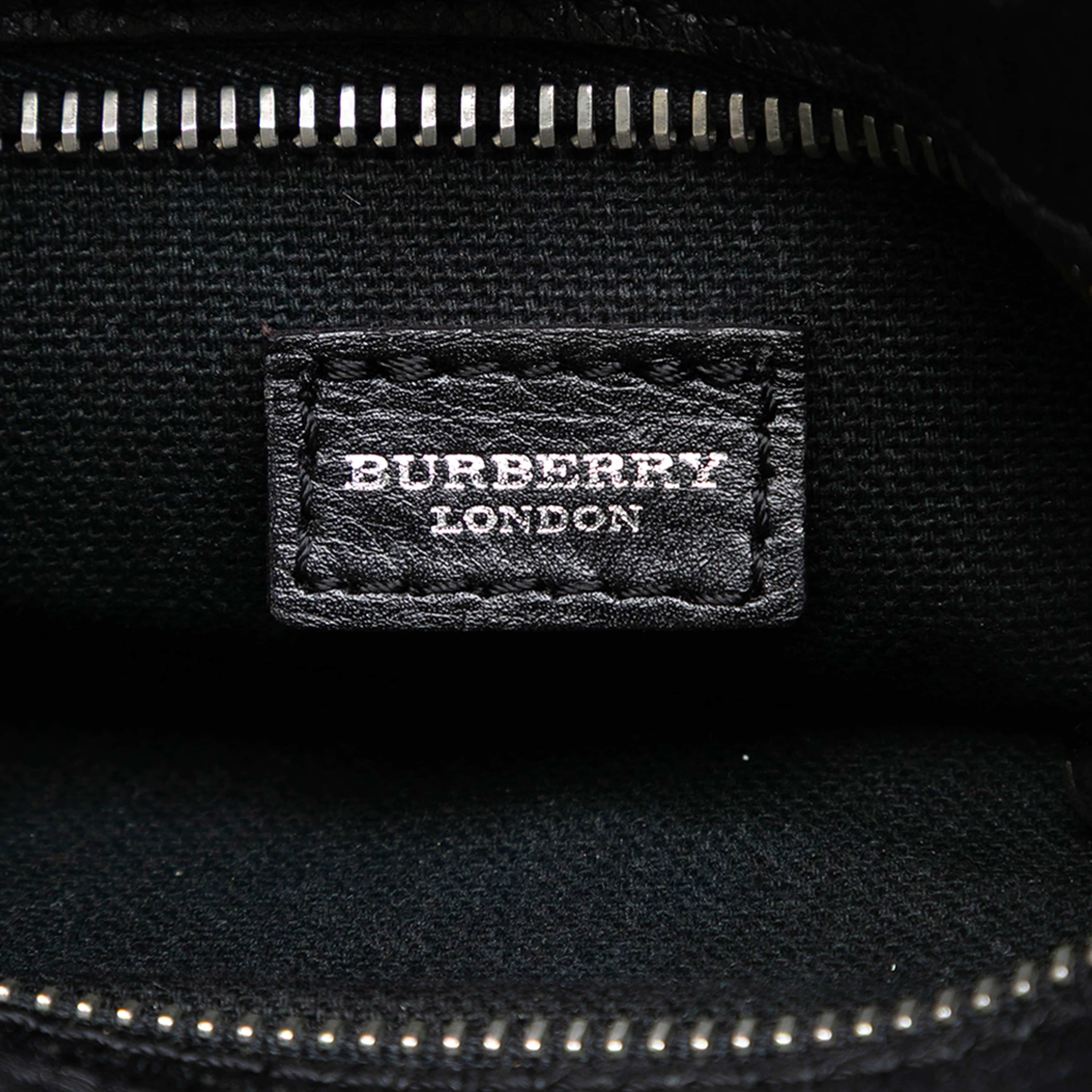 Burberry House Check Coated Canvas Crossbody, från Luxclusif, i färgen beige. Klicka för att öppna bilden i stort format