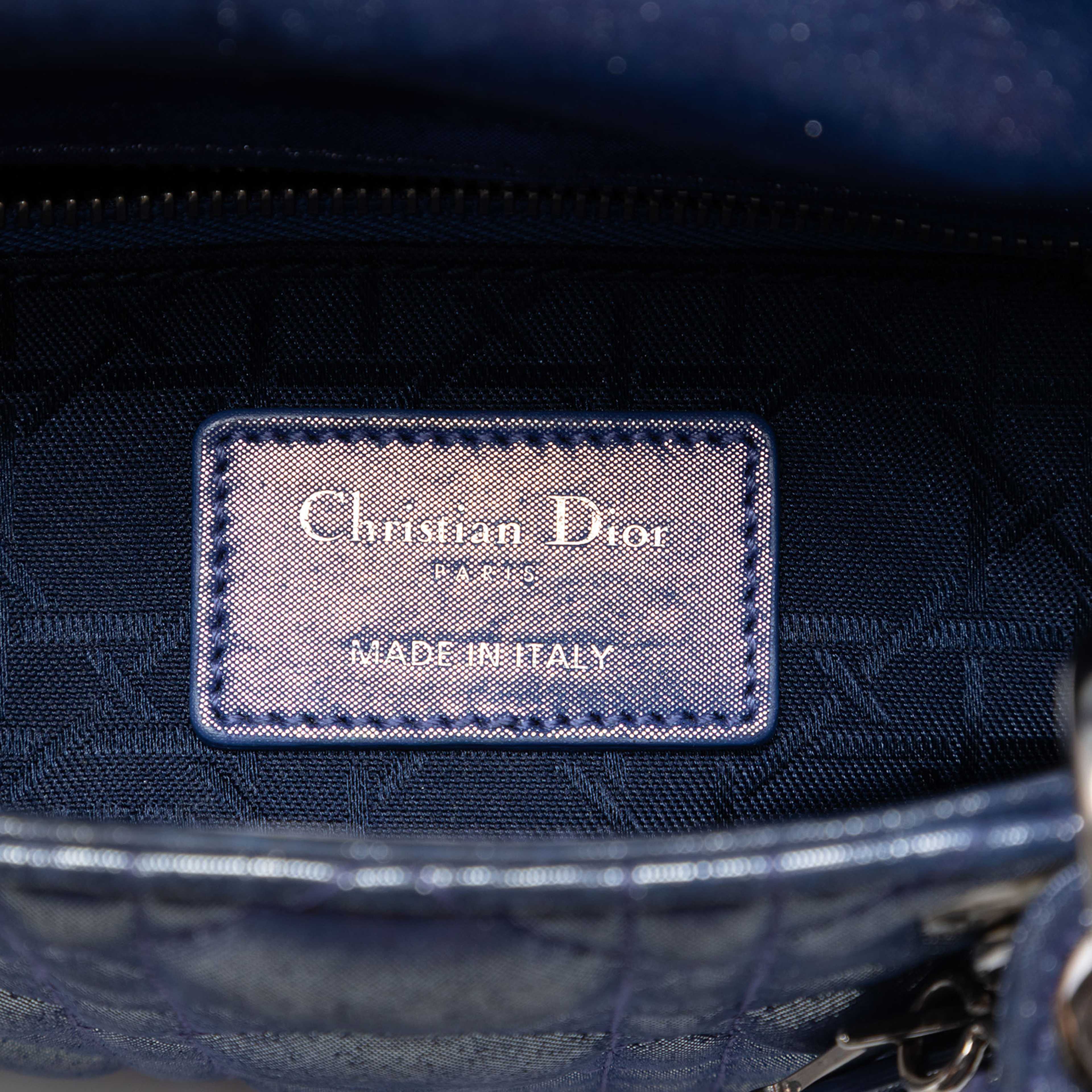 Dior Mini Iridescent Lambskin Cannage Lady Dior, från Luxclusif, i färgen blå. Klicka för att öppna bilden i stort format