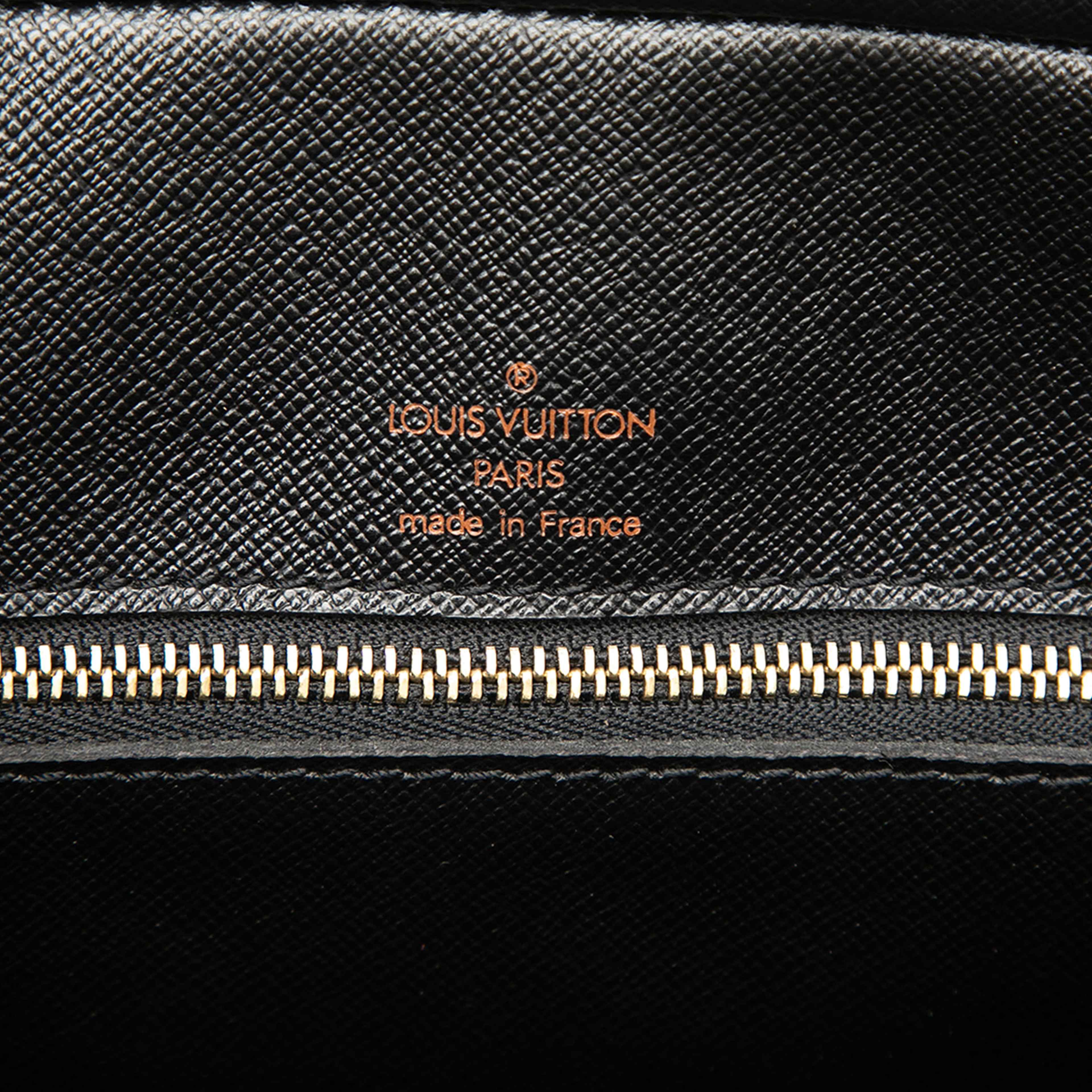 Louis Vuitton Epi Porte-documents Voyage, från Luxclusif, i färgen black. Klicka för att öppna bilden i stort format