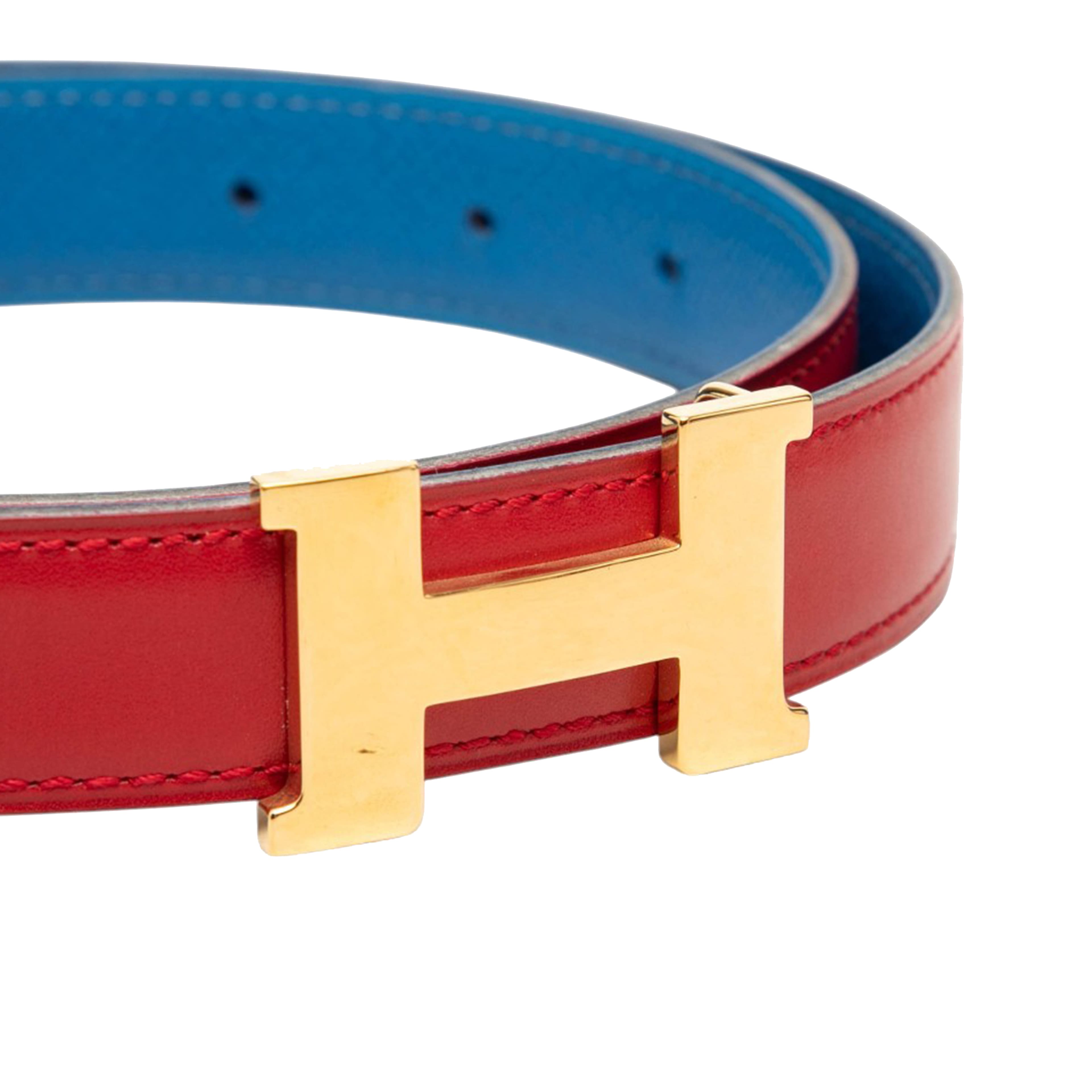 Hermès Box Calf And Courchevel Constance H Reversible Belt, från Luxclusif, i färgen blå. Klicka för att öppna bilden i stort format