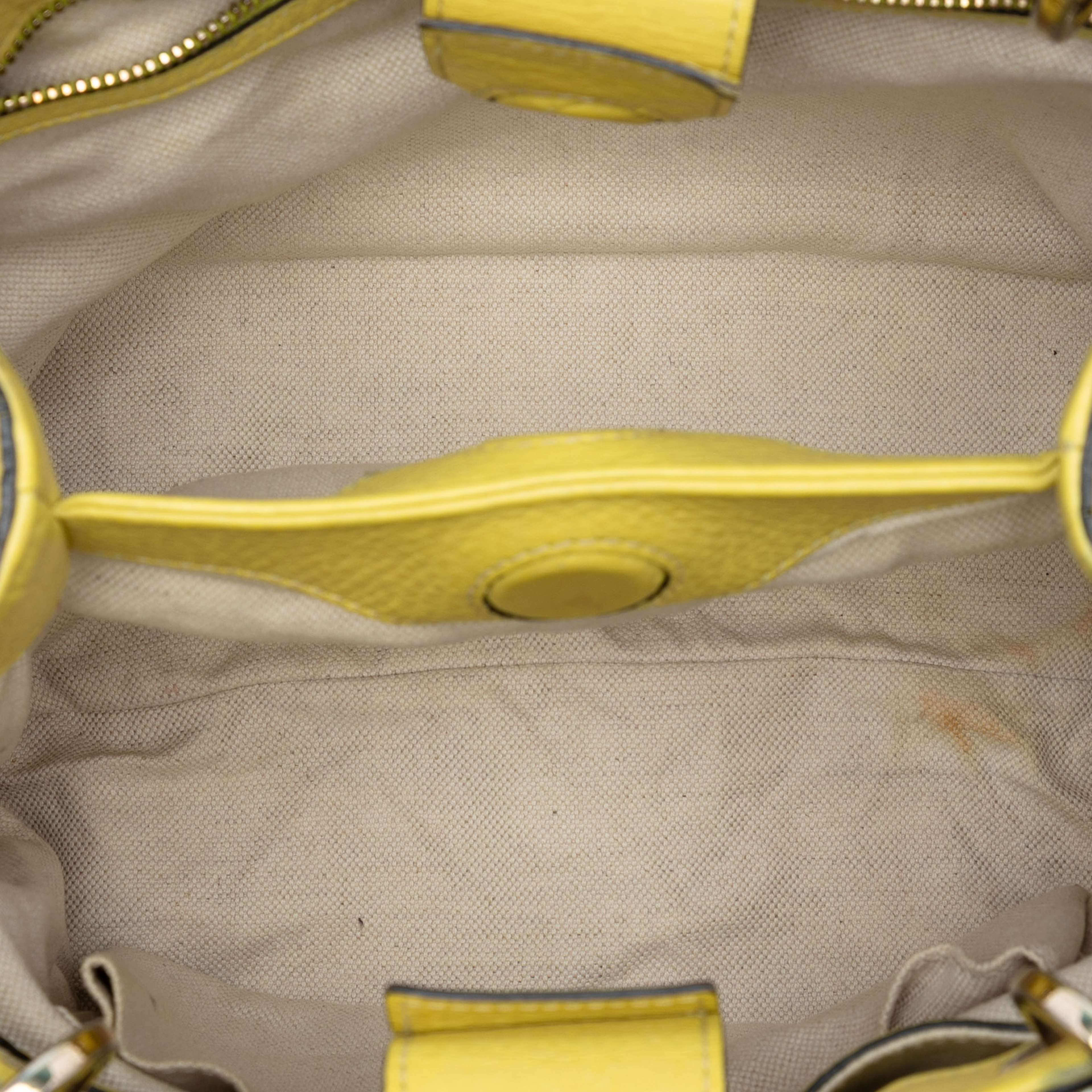 Gucci Small Calfskin Bamboo Shopper Satchel, från Luxclusif, i färgen yellow. Klicka för att öppna bilden i stort format